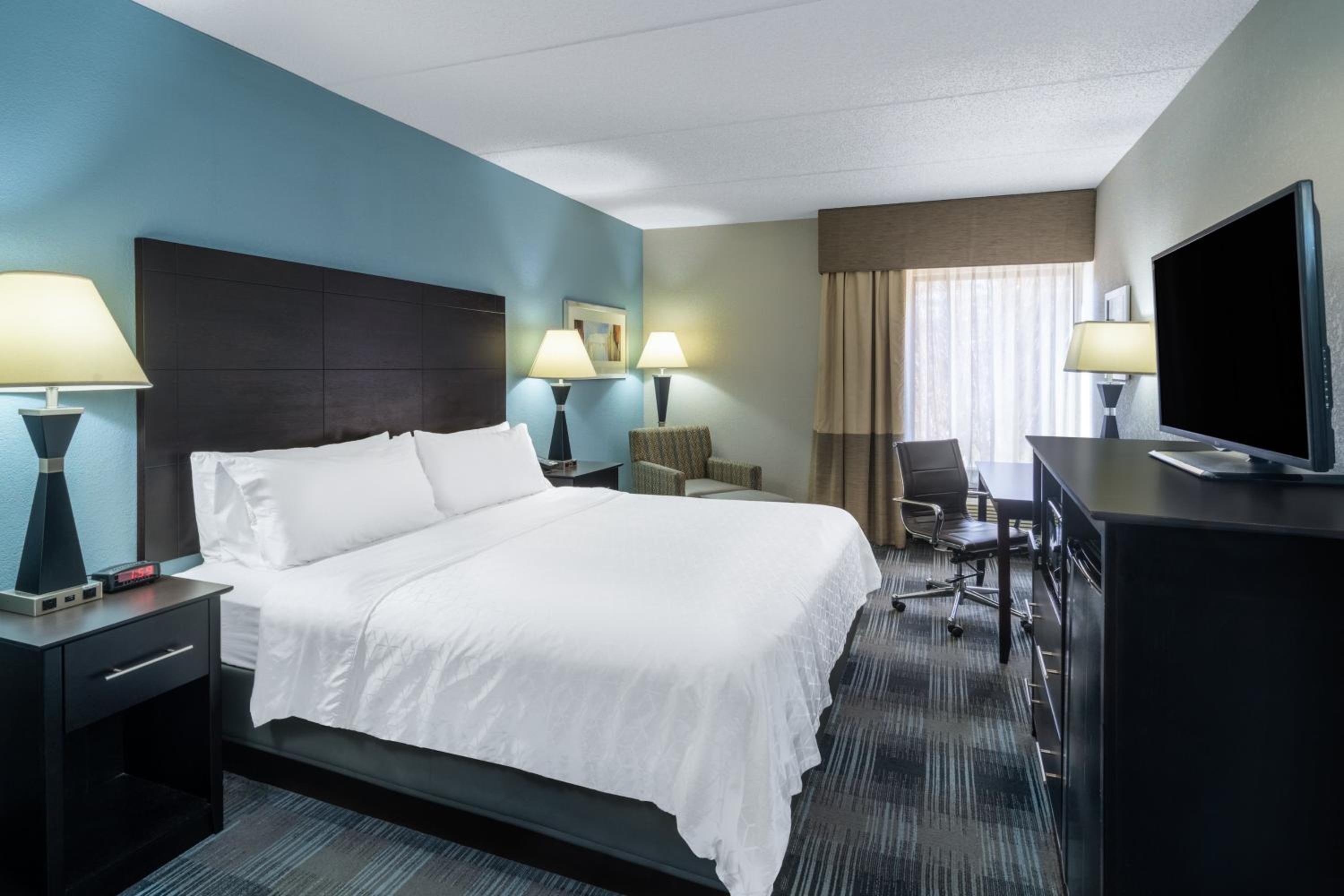 Standard King Room - Photo 3