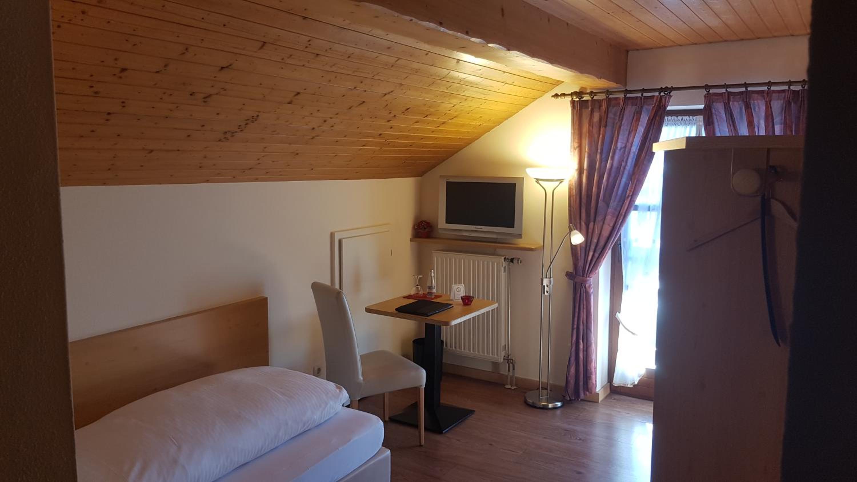 Single Room with Balcony photo 3