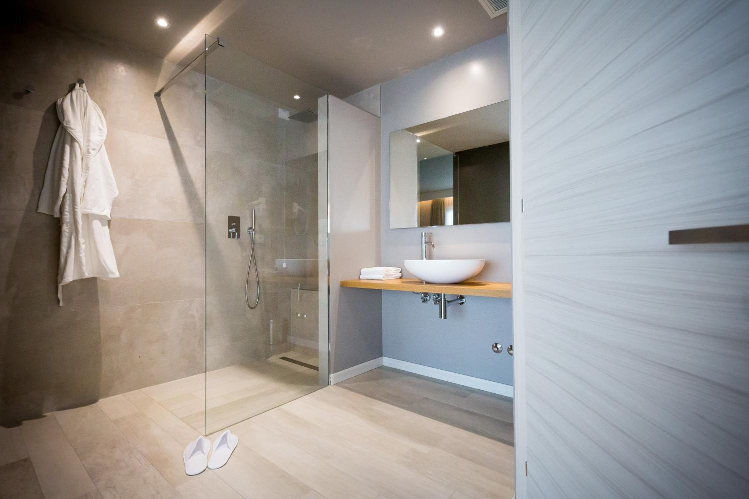 Junior Suite with Private Spa - Photo 4