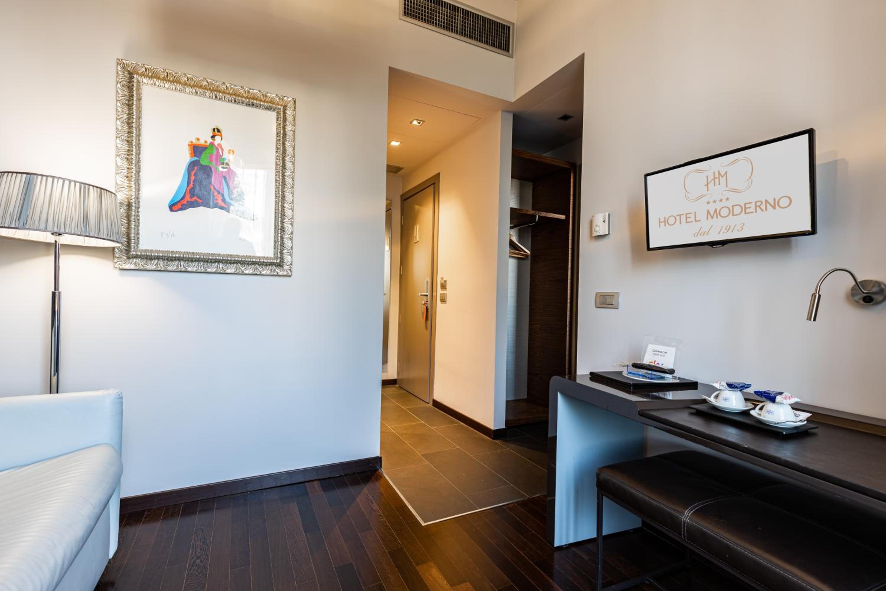 Suite - Photo 1