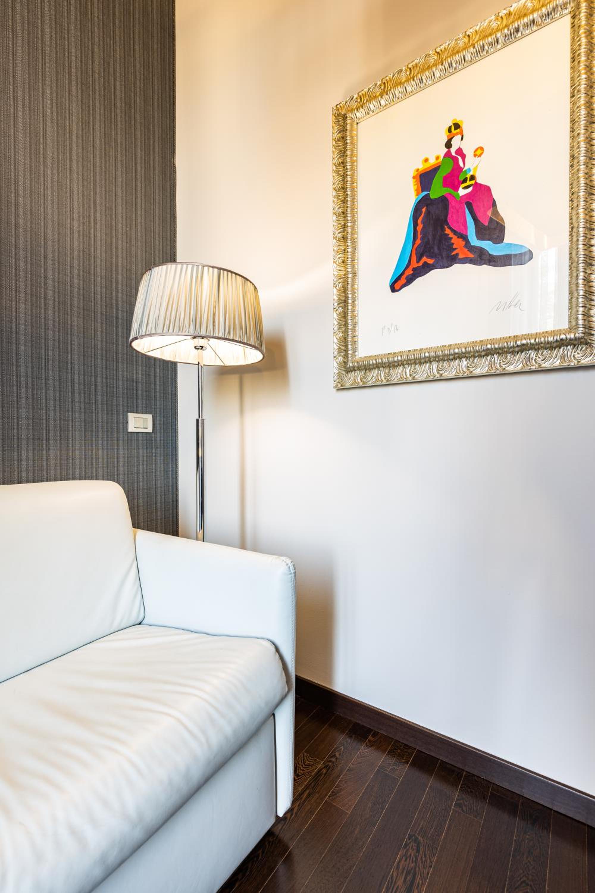 Suite - Photo 9
