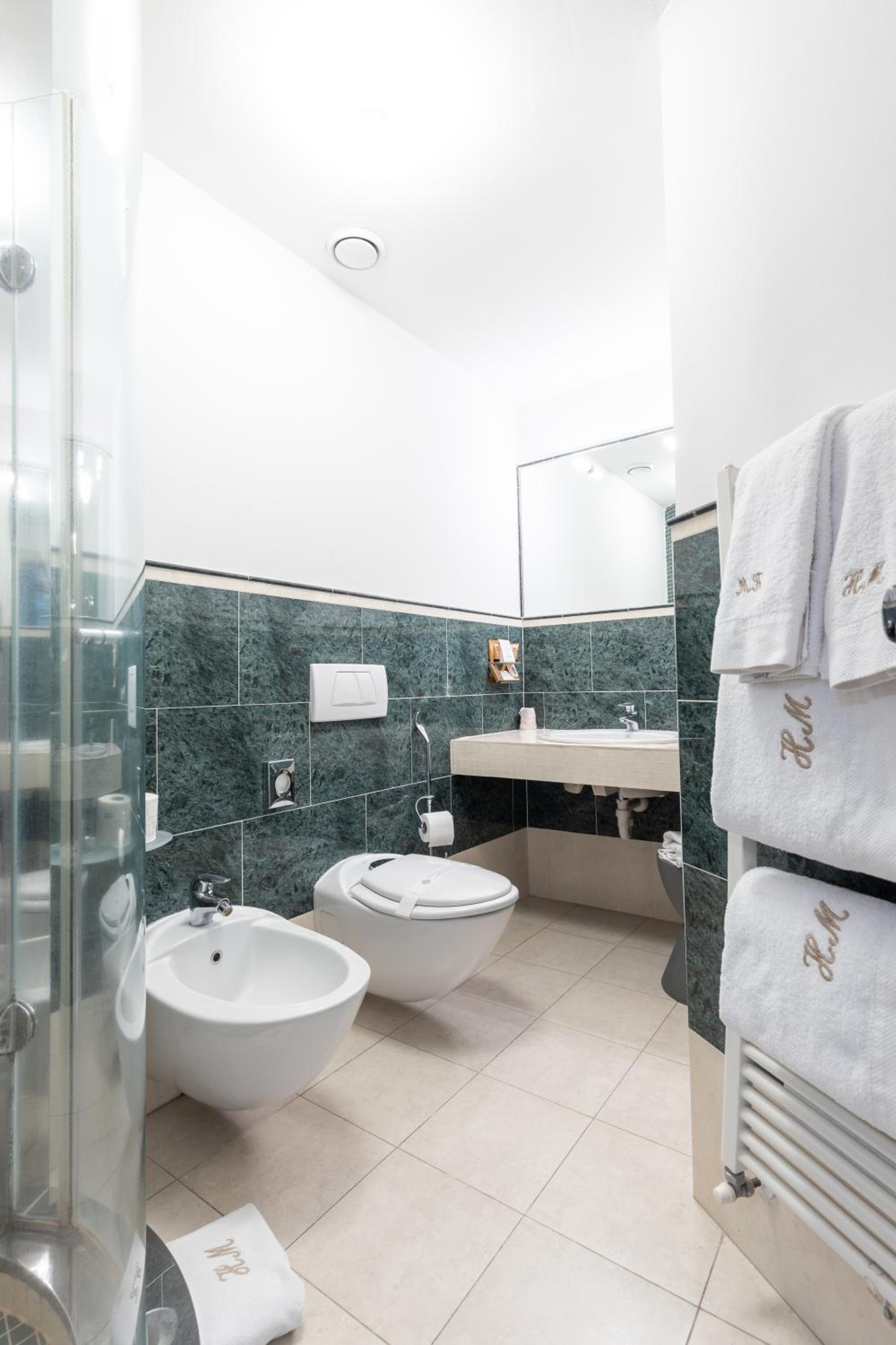 Deluxe Double Room - Photo 18