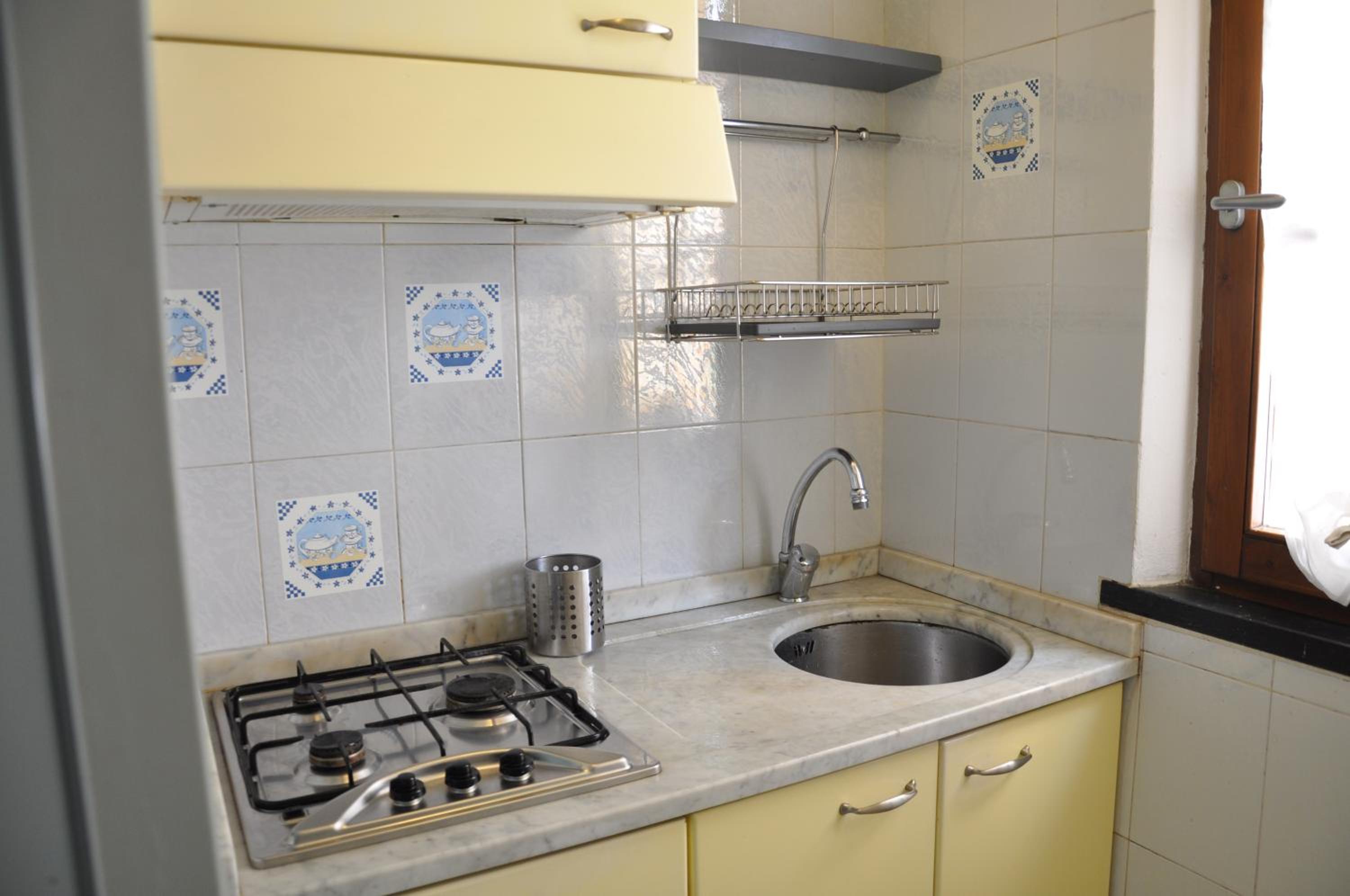 One-Bedroom House - Photo 10