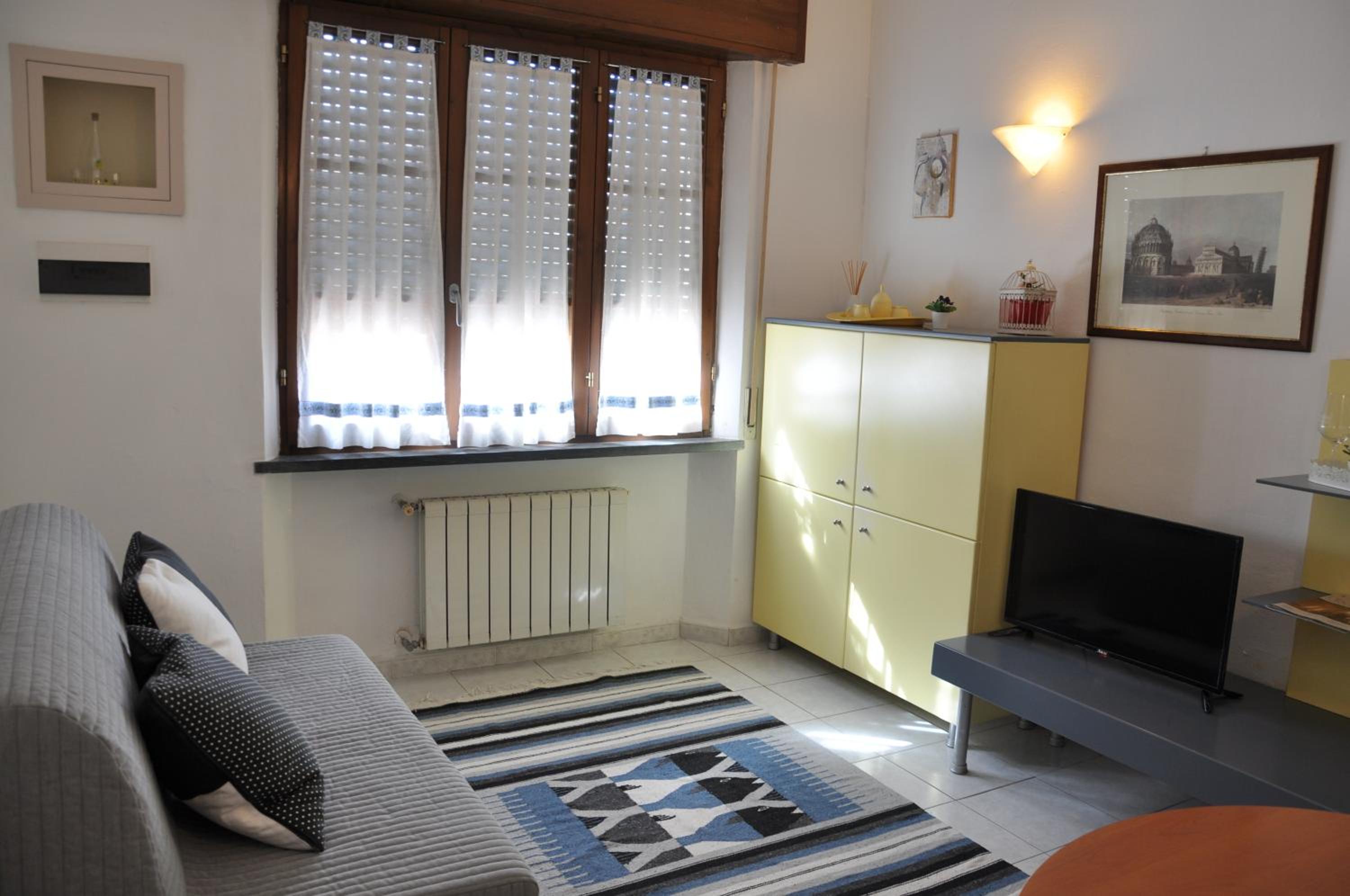 One-Bedroom House - Photo 6
