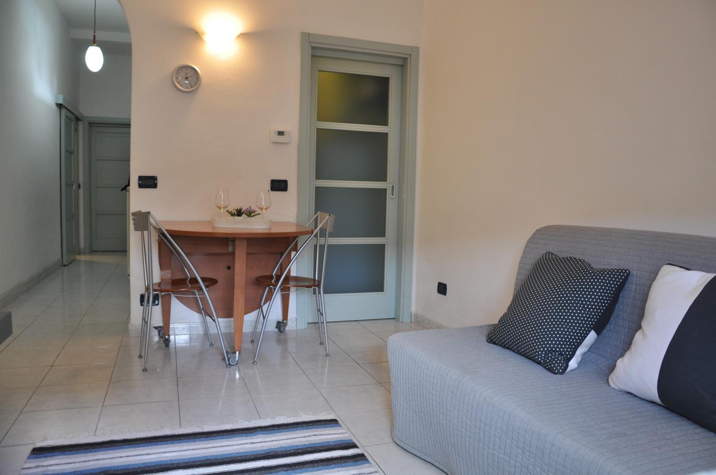 One-Bedroom House - Photo 7