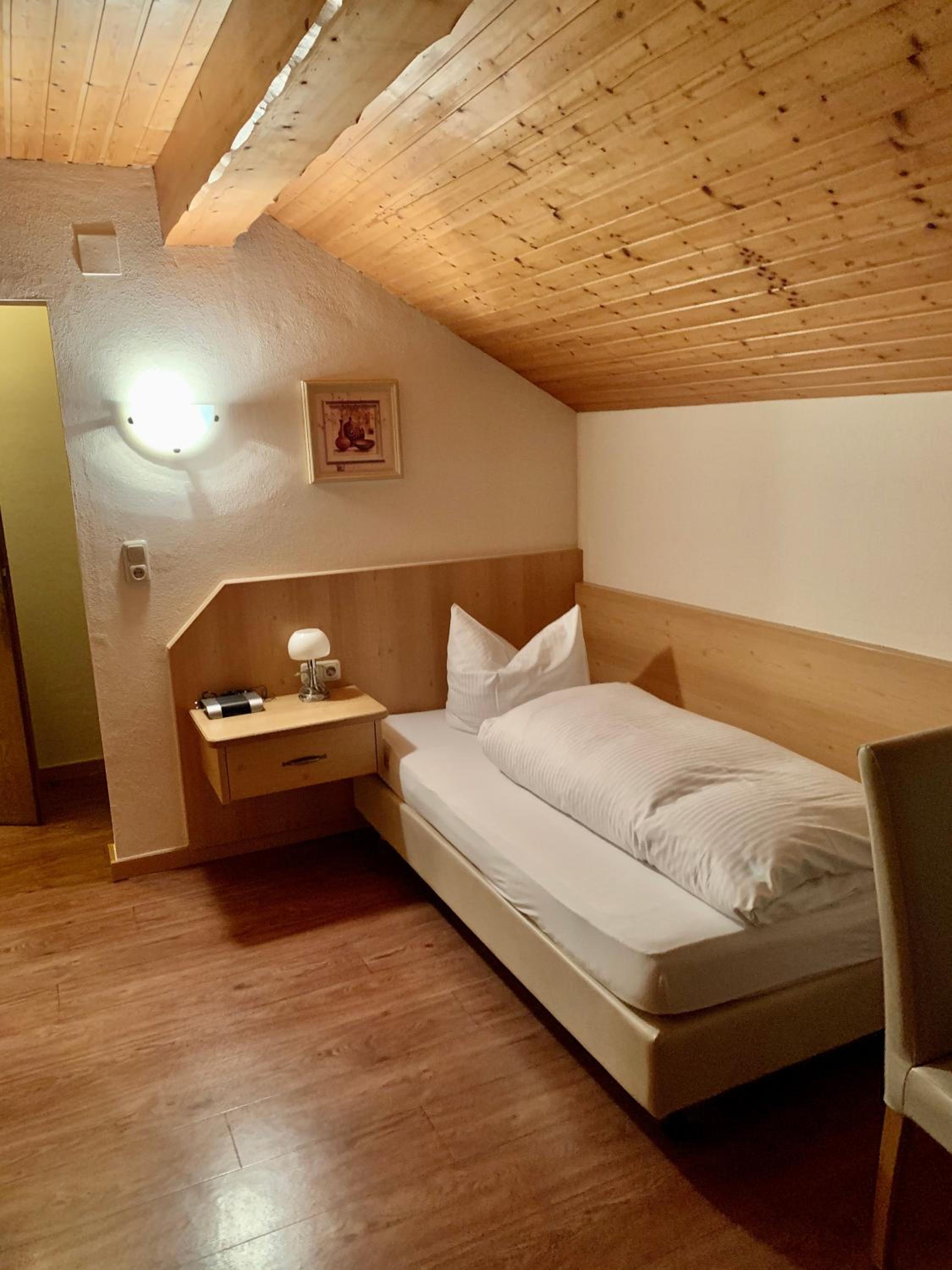 Single Room with Balcony photo 2