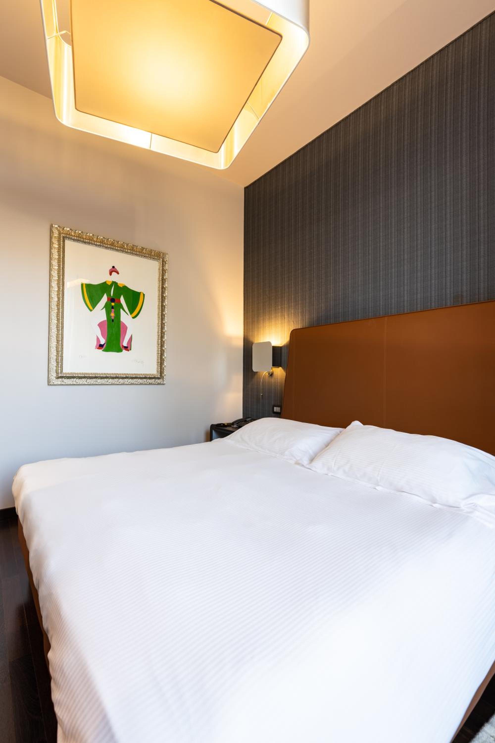 Suite - Photo 14
