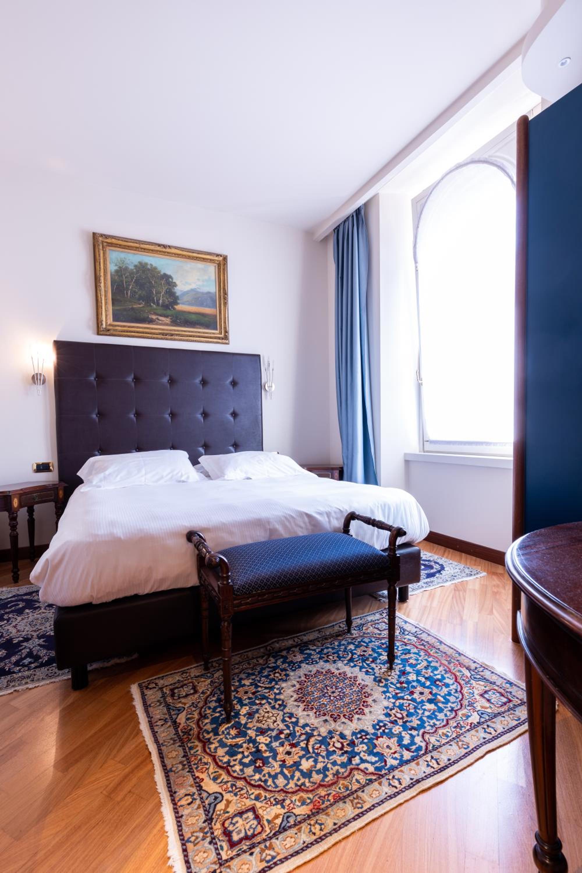 Suite - Photo 13