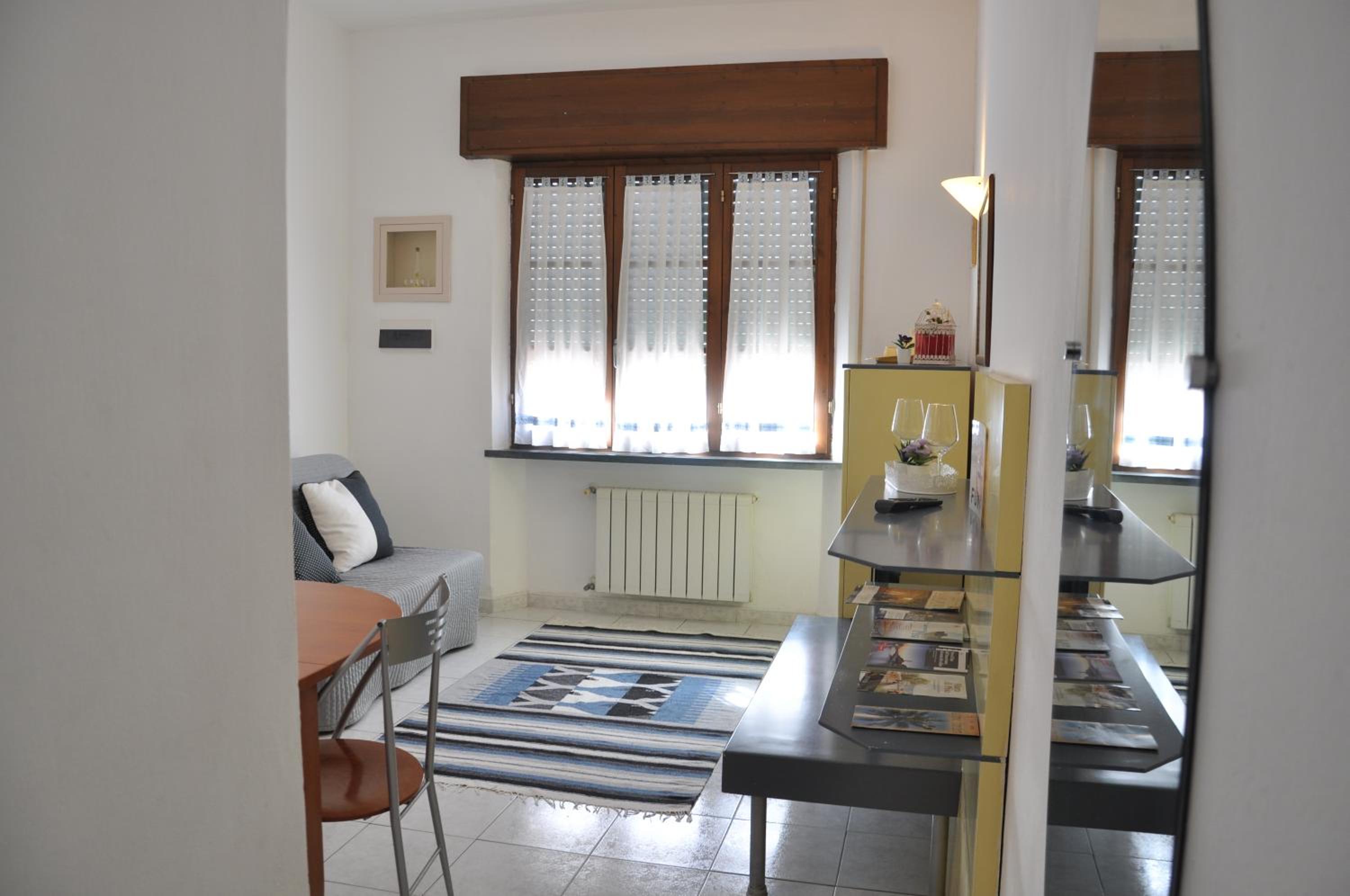 One-Bedroom House - Photo 11
