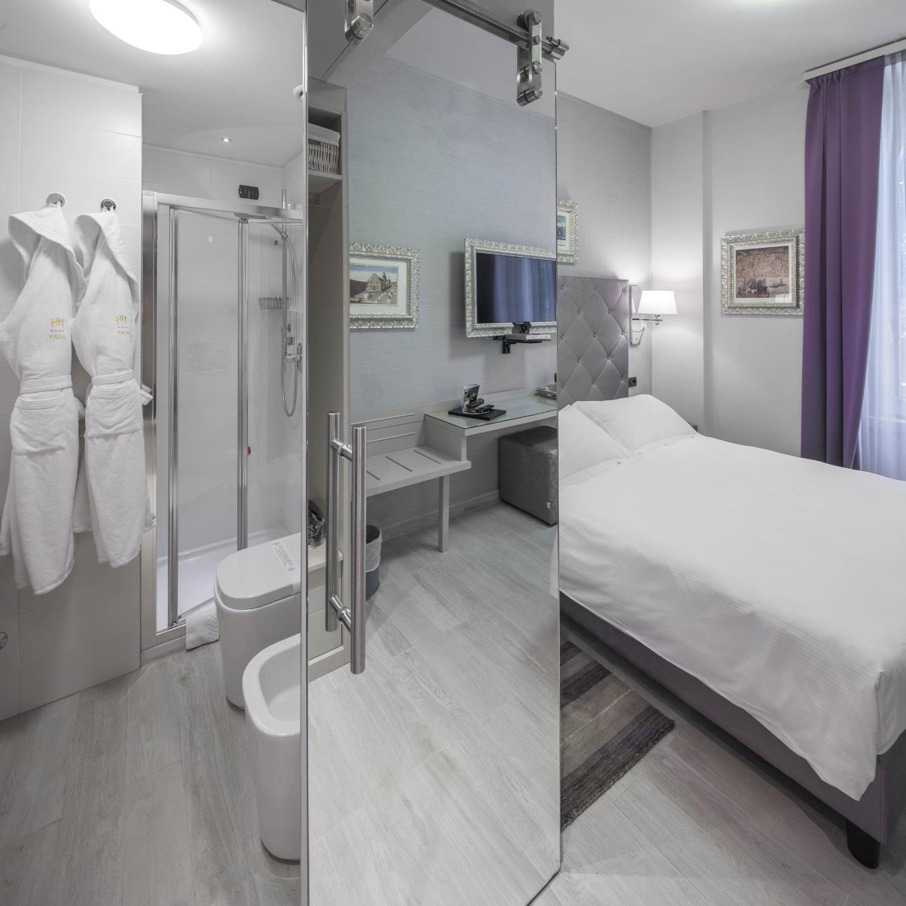 Standard Double Room - Photo 8