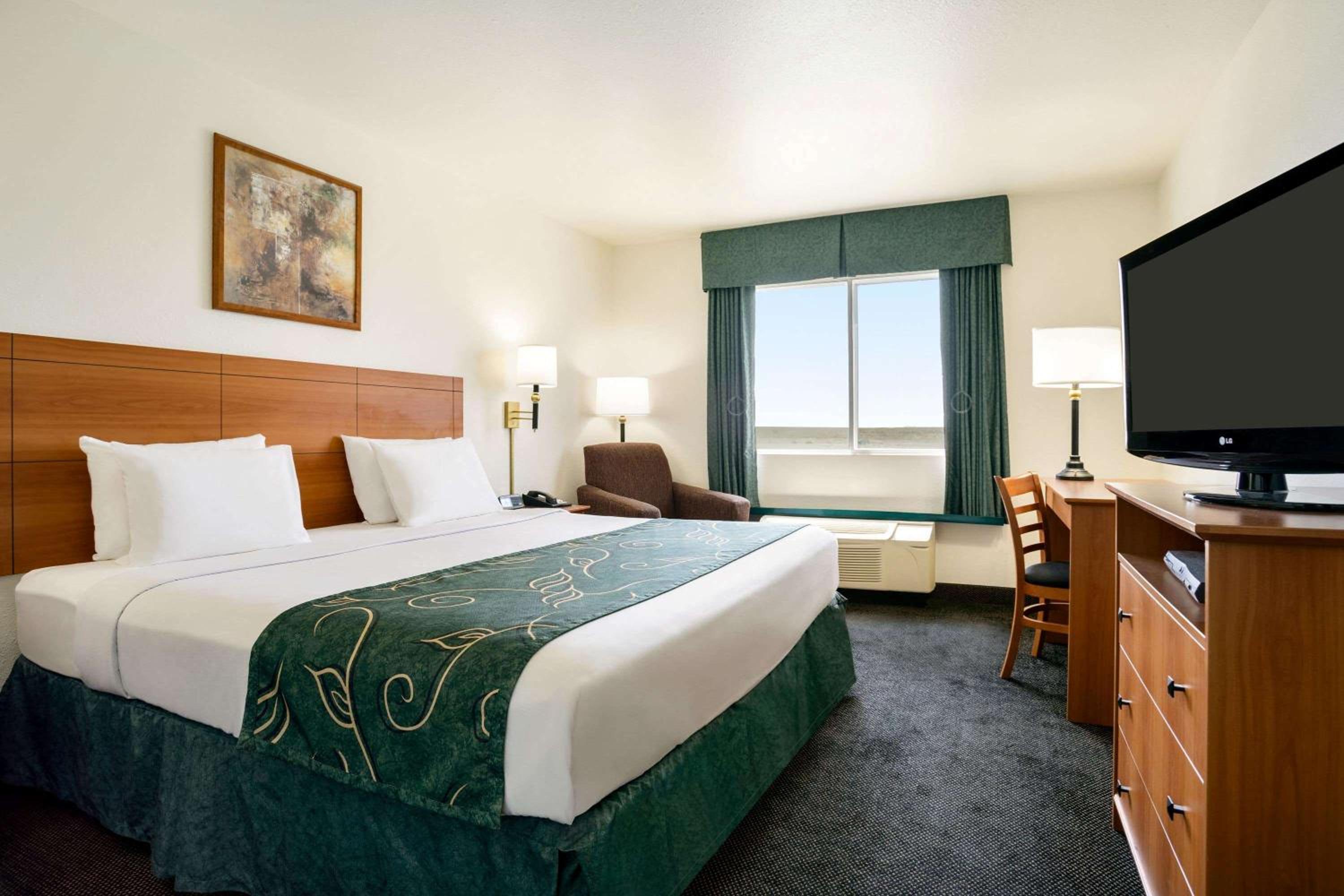 King Room - Mobility Access/Non-Smoking photo 2