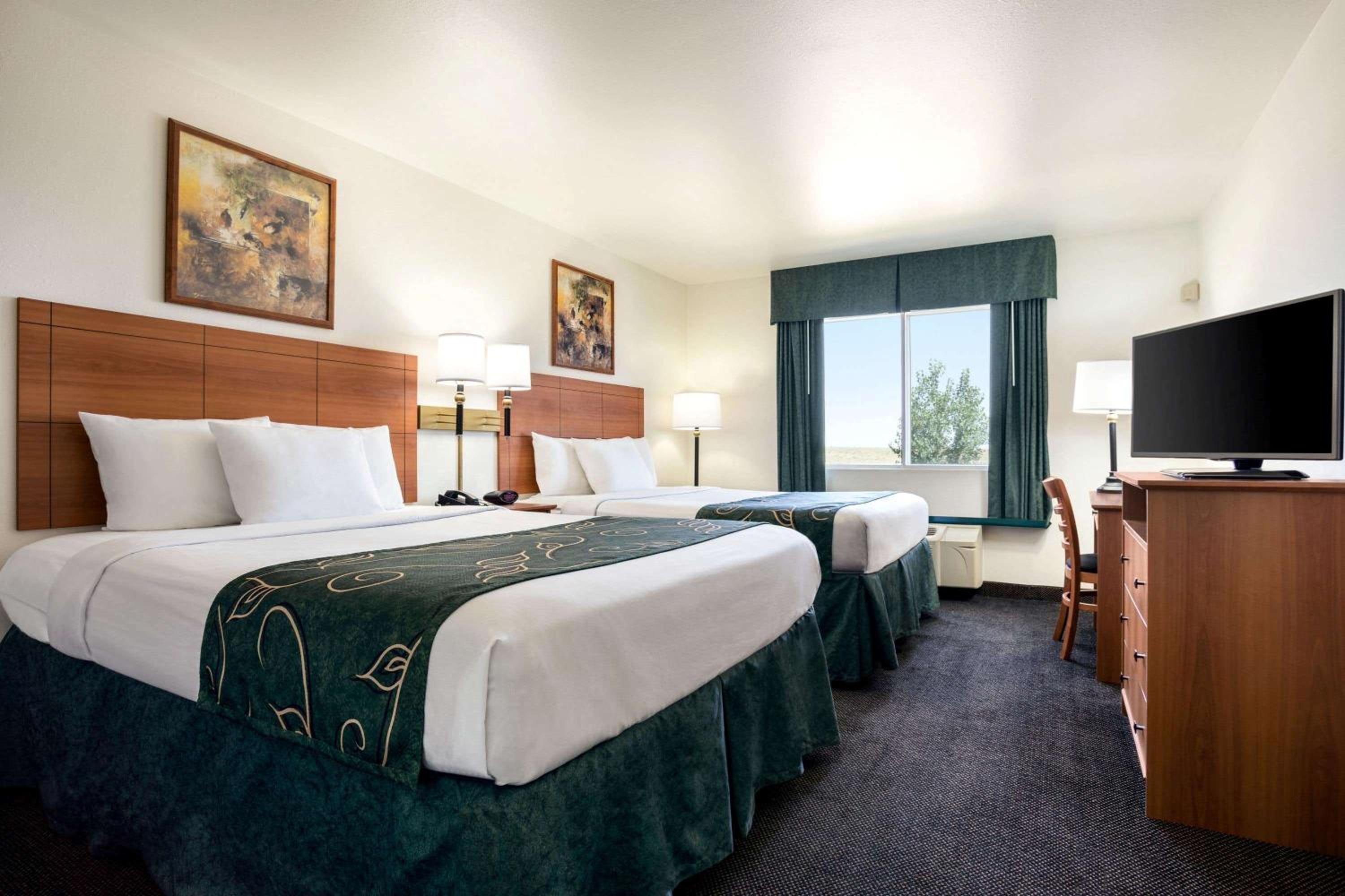 Double Room with Two Double Beds - Non-Smoking - Photo 3