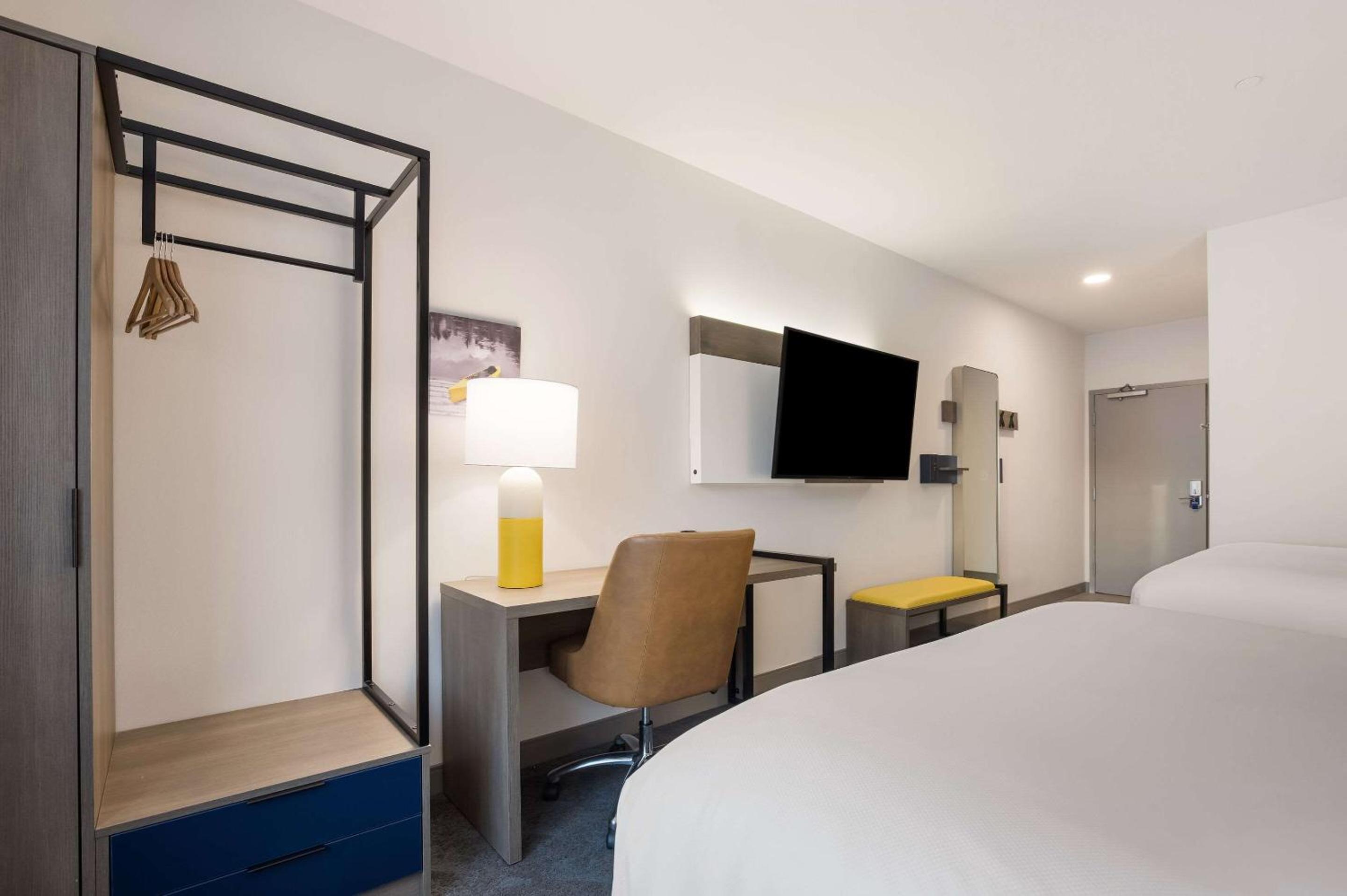 Standard Queen Room with Two Queen Beds - Non Smoking/No Pets Allowed - Photo 1