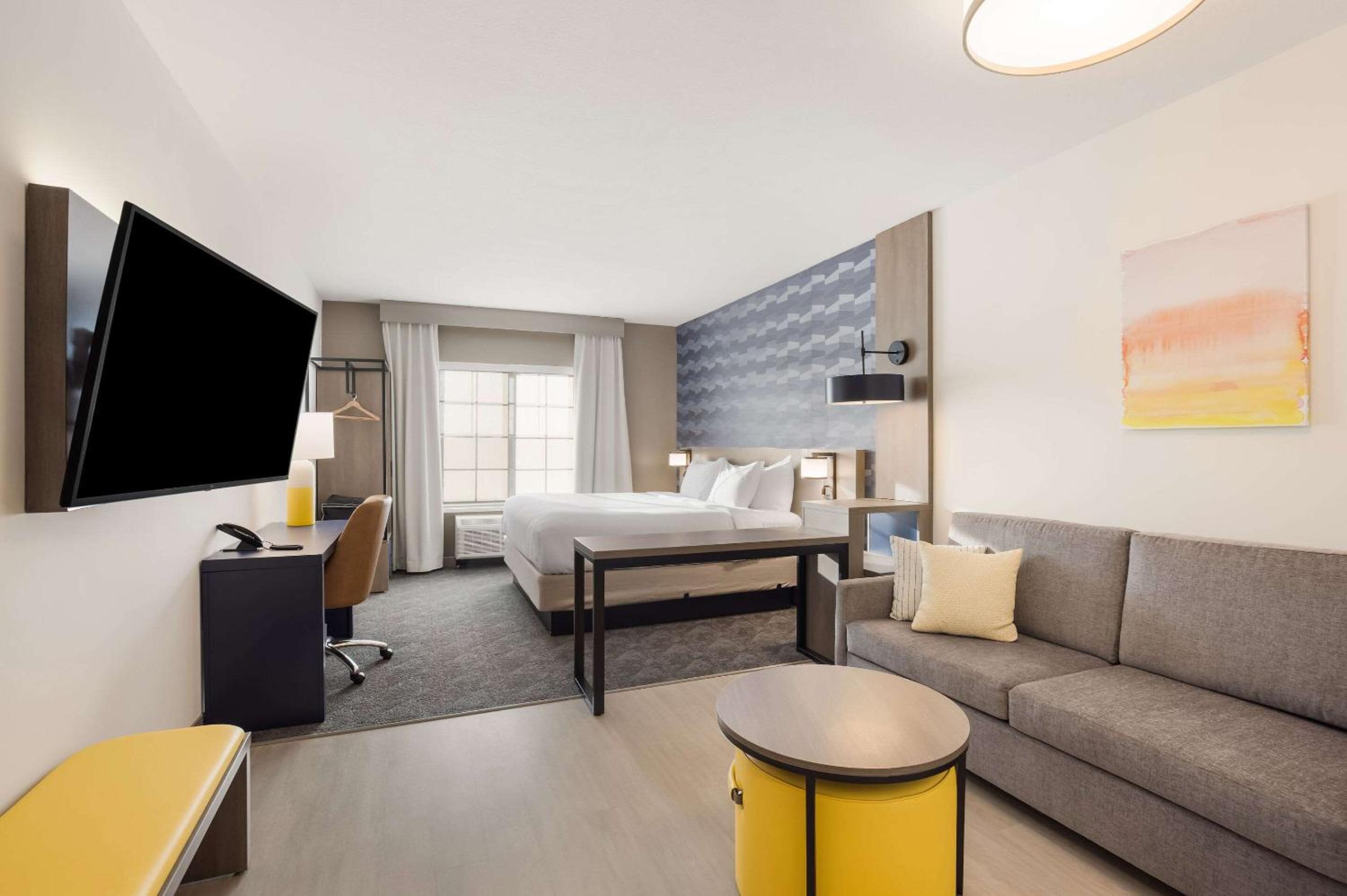 King Suite with Sofabed and Roll-In Shower - Accessible/Non Smoking/Pet Friendly - Photo 1