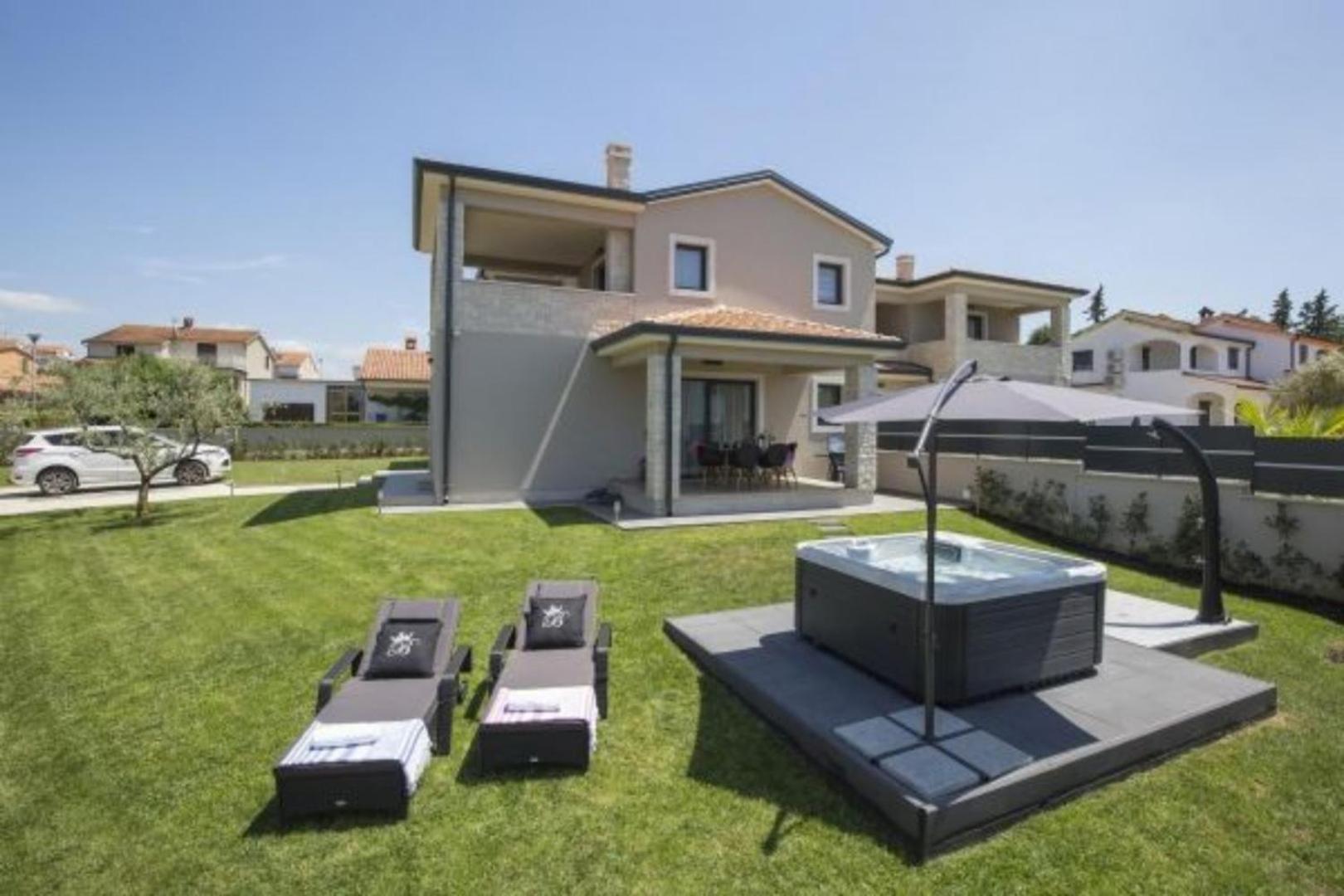 Villa photo 3