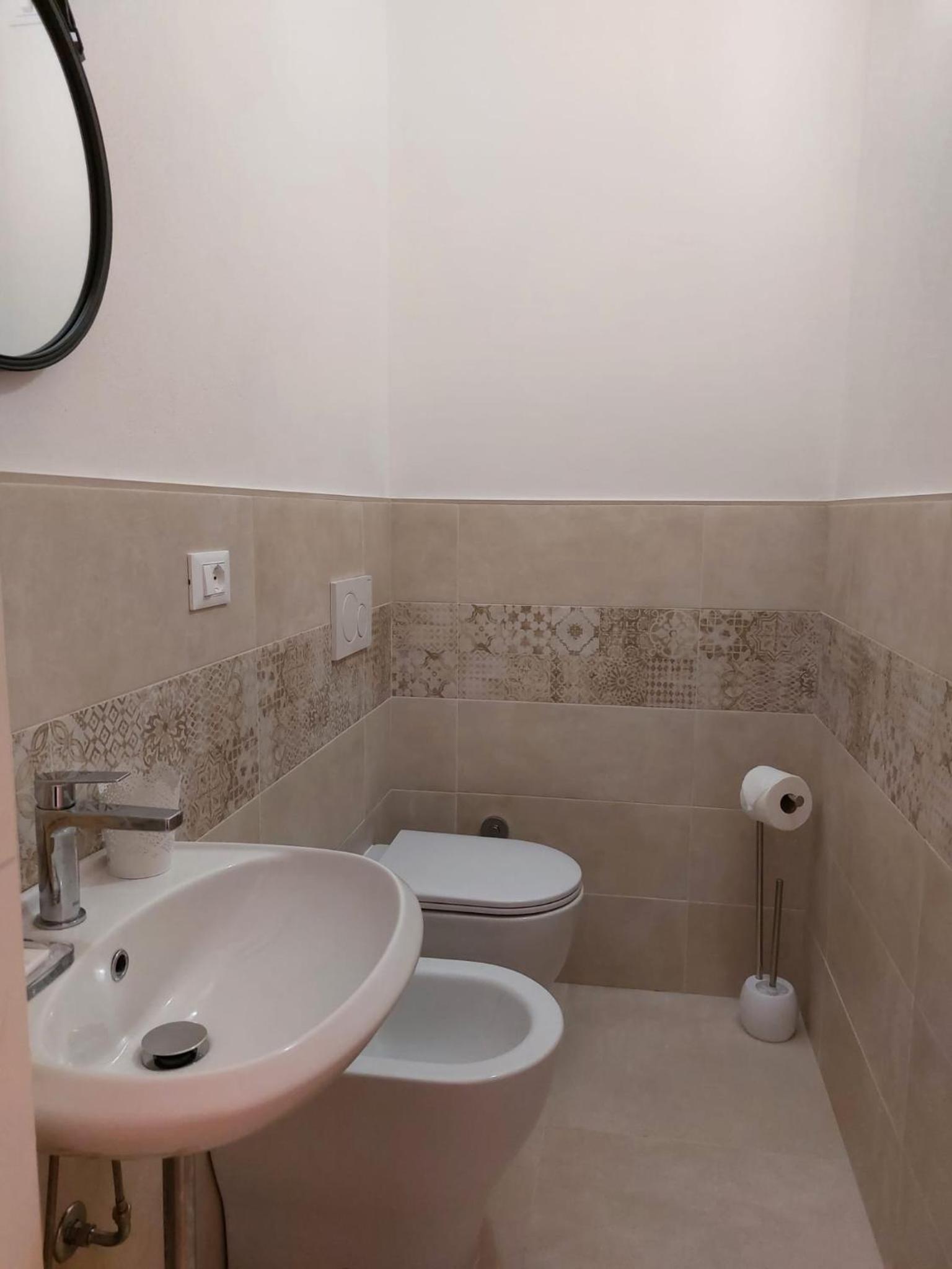 Standard Double Room - Photo 8