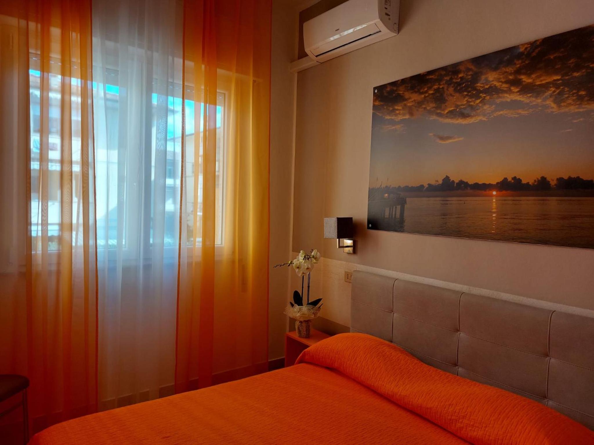Standard Double Room - Photo 9