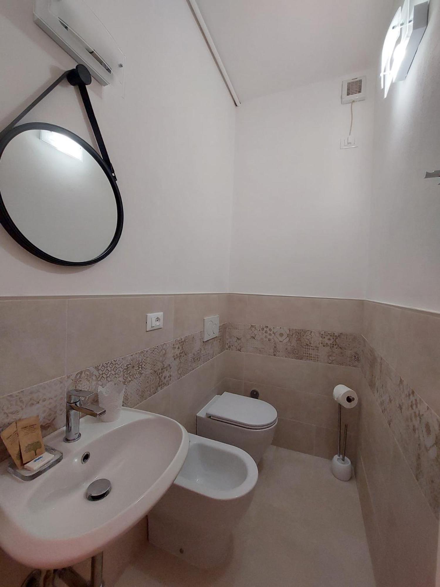Standard Double Room - Photo 5