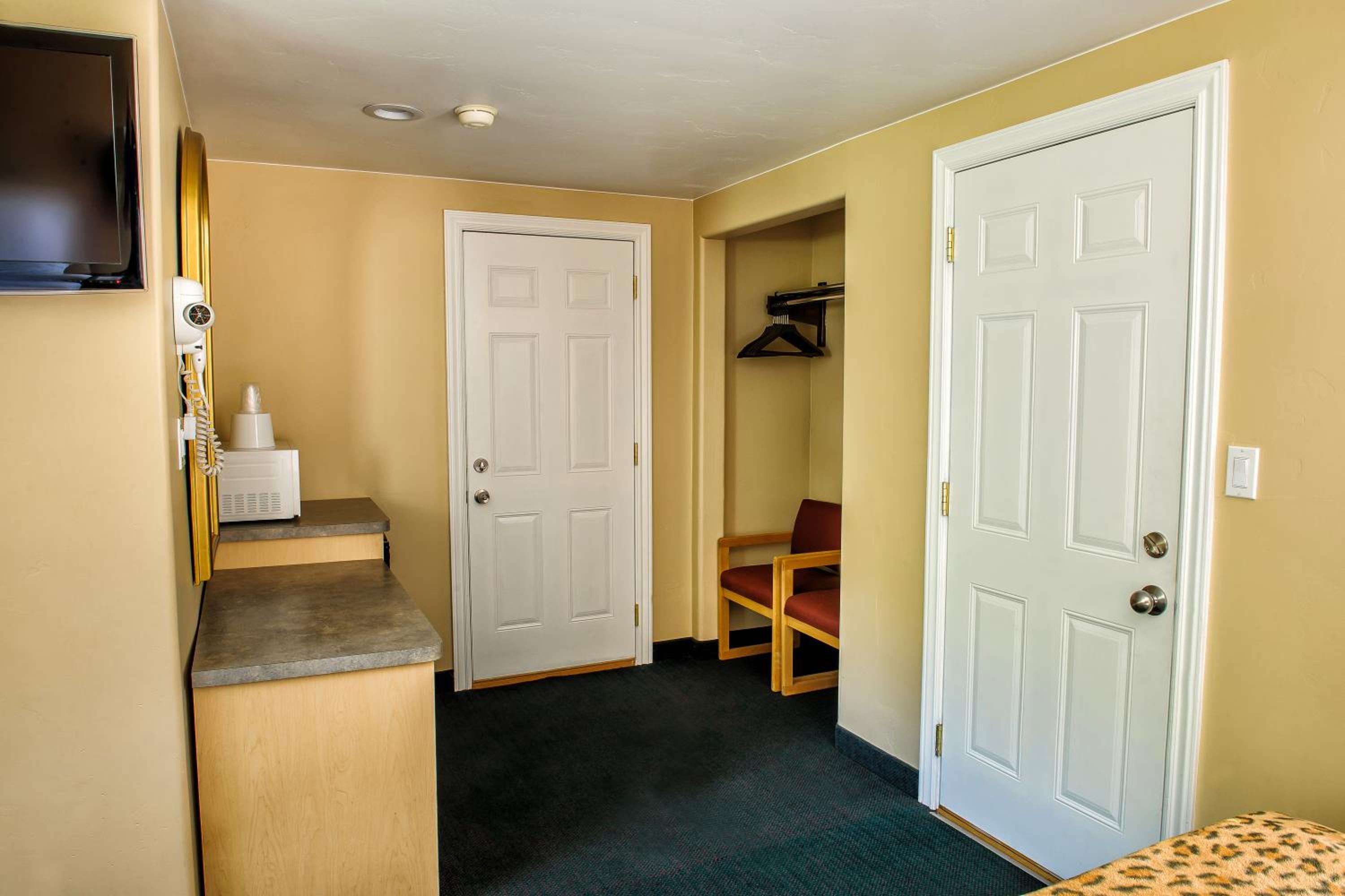 Queen Room - Photo 2