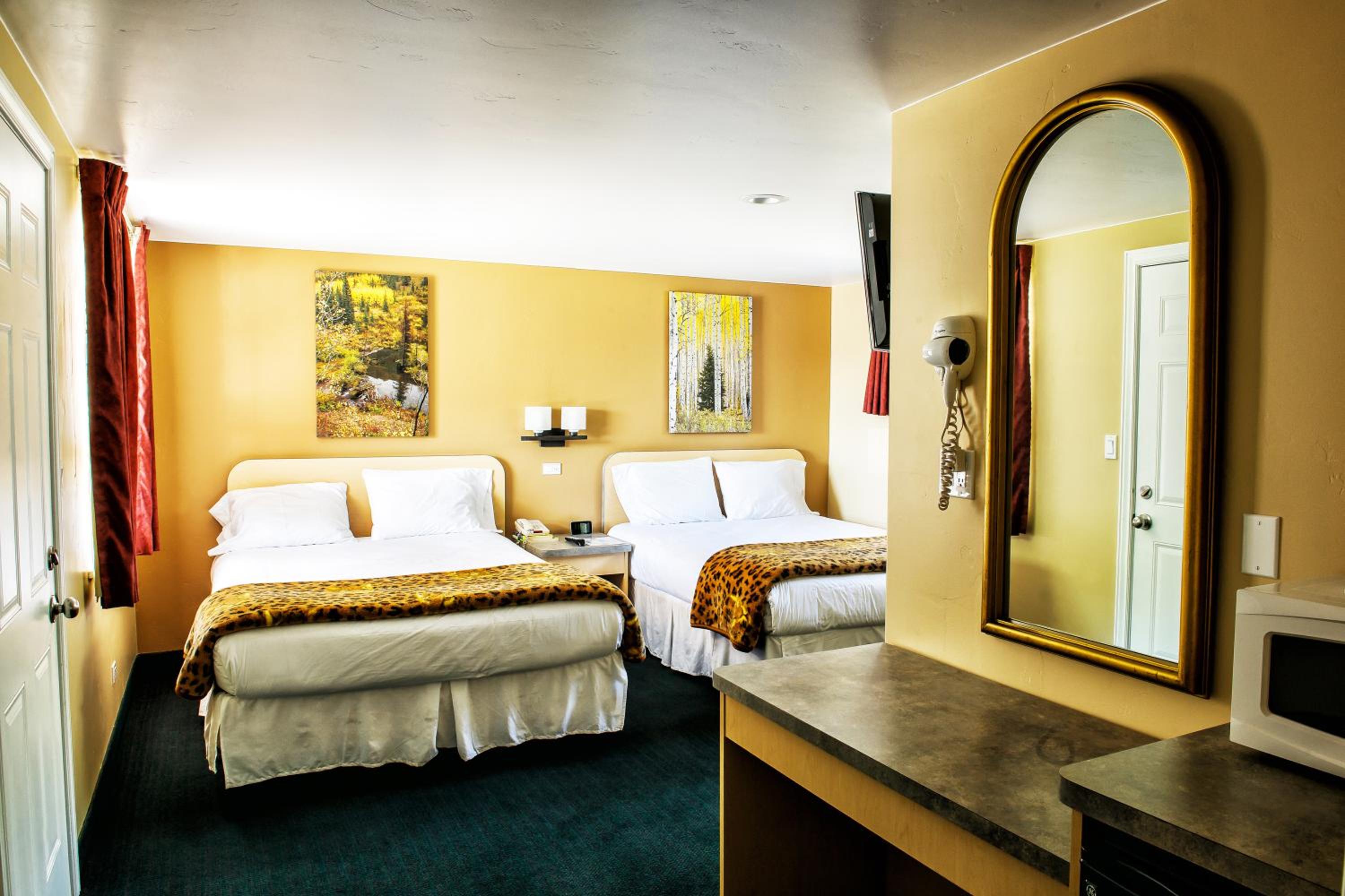 Queen Room with Two Queen Beds - Photo 10