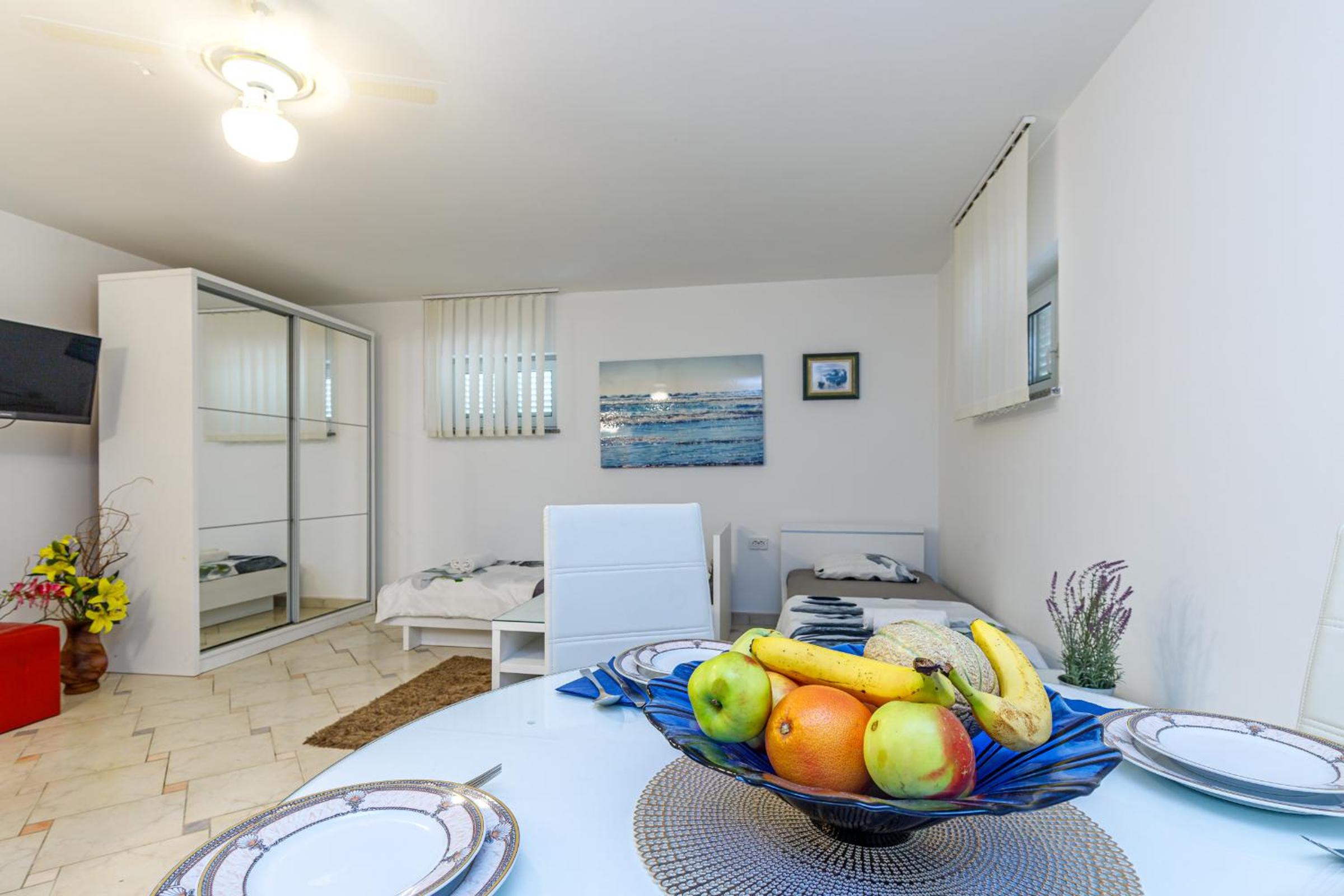 One-Bedroom Apartment - Photo 5