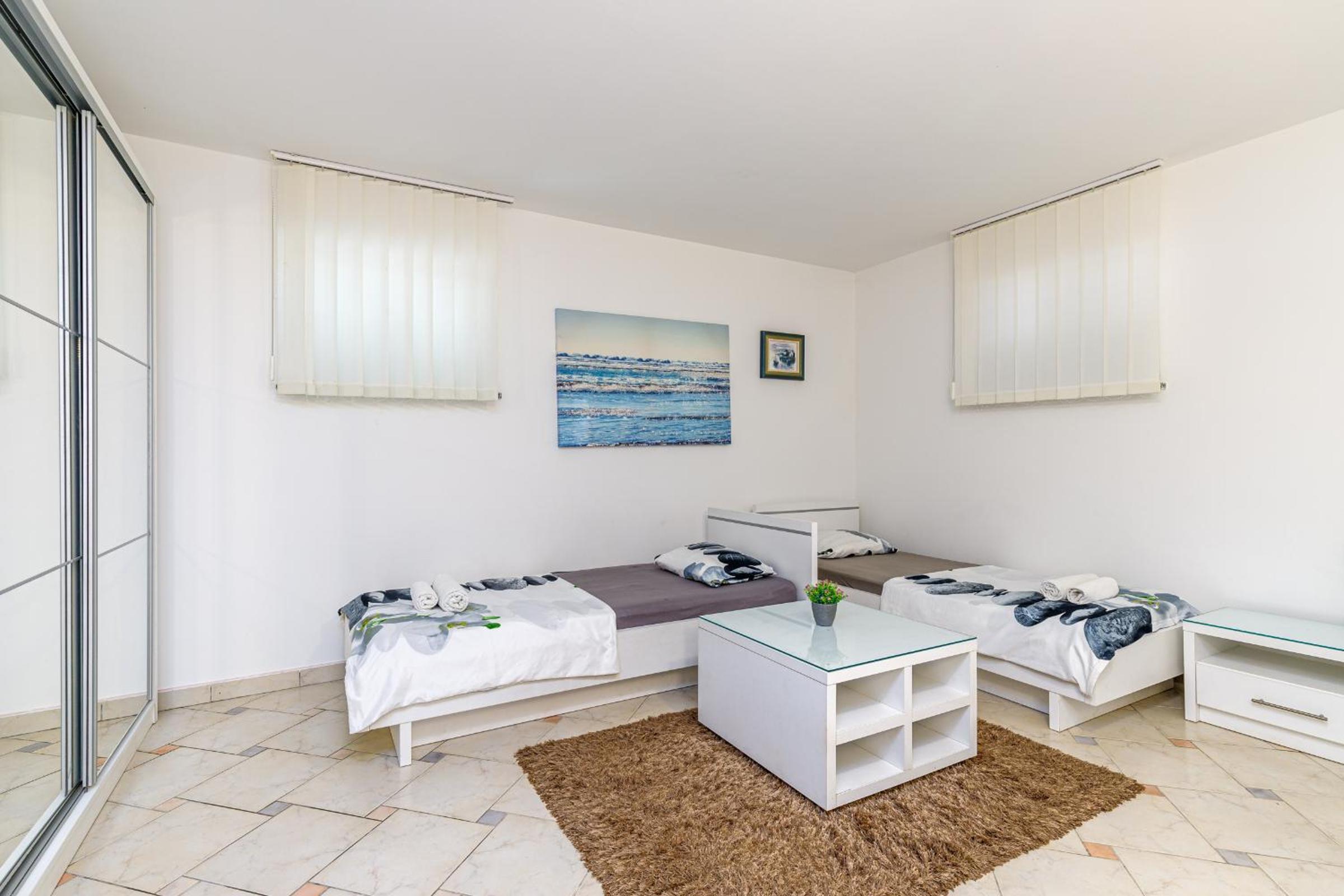One-Bedroom Apartment - Photo 8