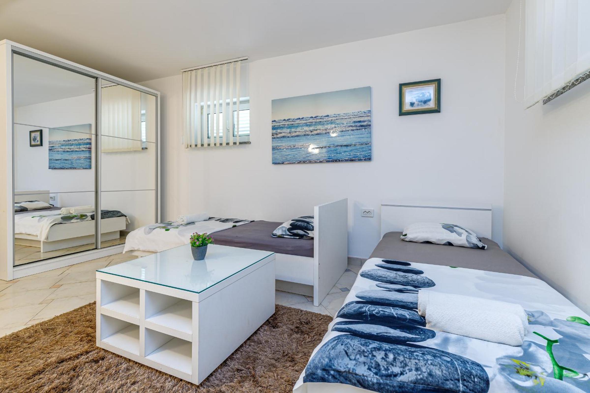 One-Bedroom Apartment - Photo 6