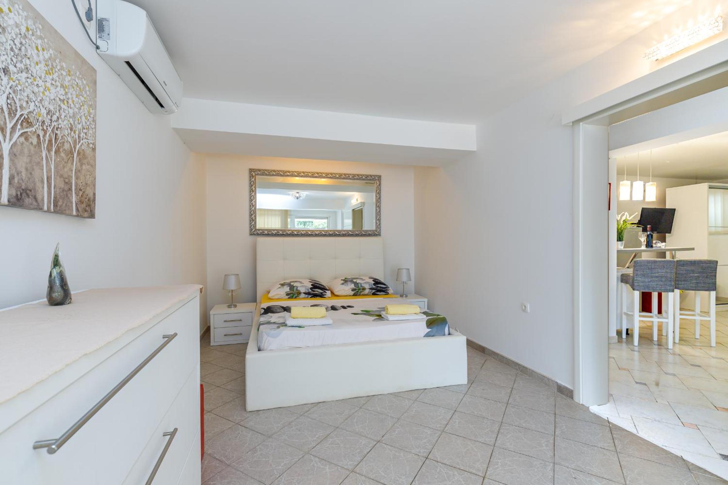 One-Bedroom Apartment - Photo 10
