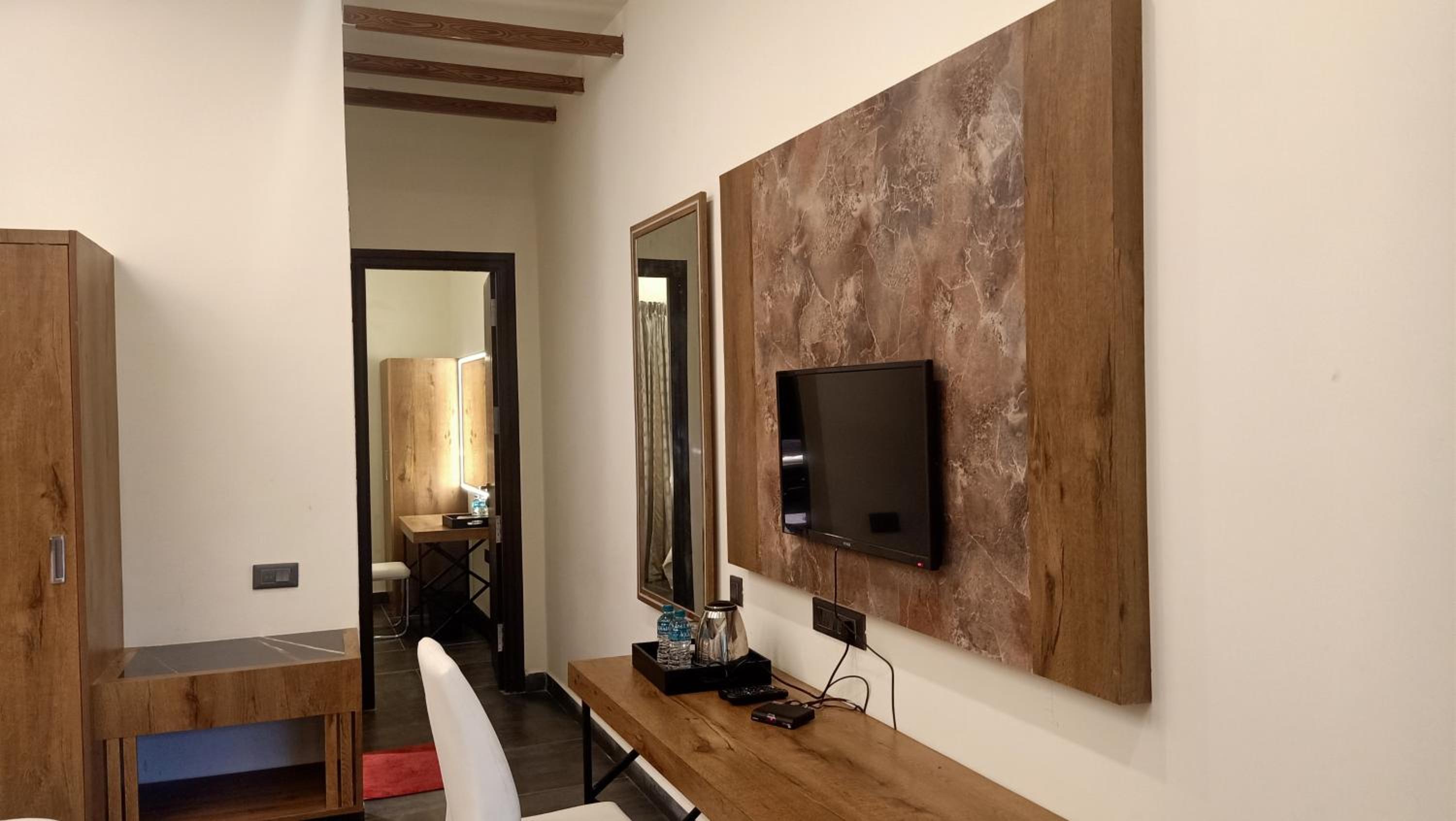 King Suite with Balcony - Photo 1