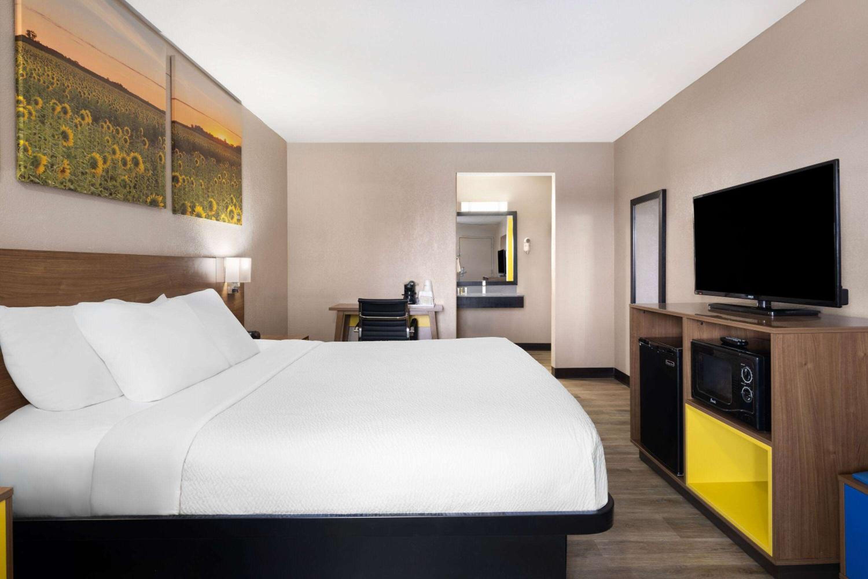 1 King Bed, Accessible Room, Non-Smoking photo 1
