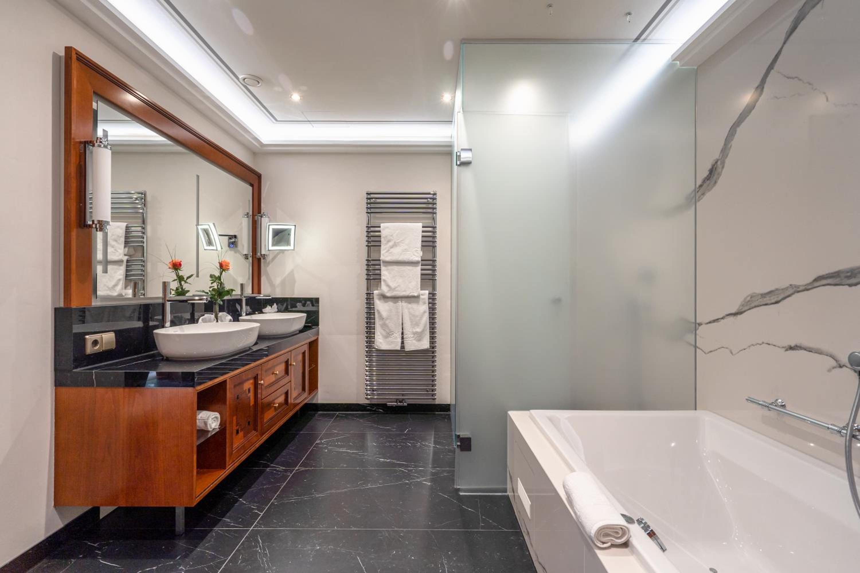 Luxus-Suite mit Talblick photo