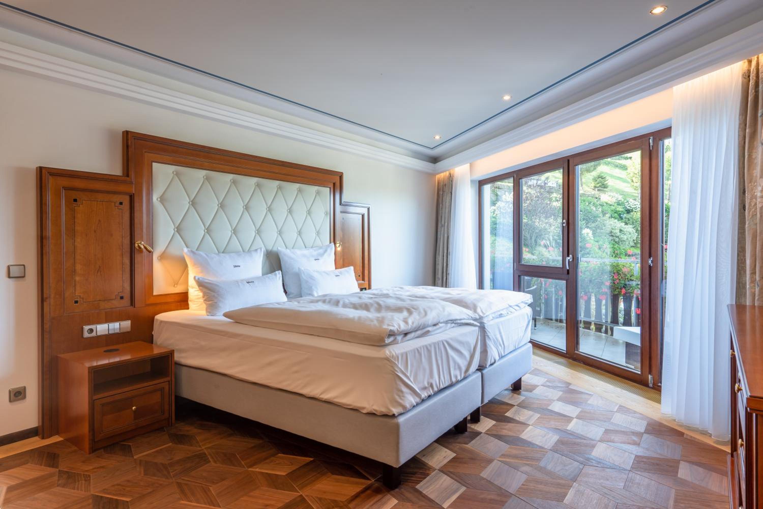 Luxury Suite with Valley View