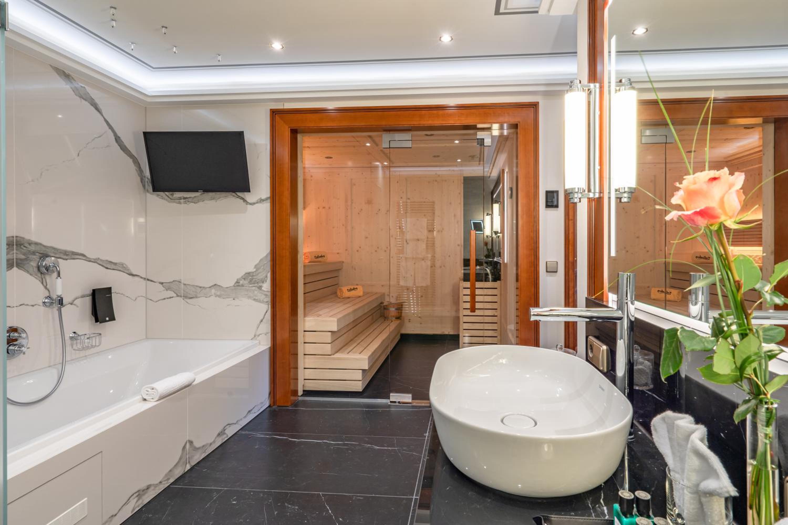Luxury Suite with Valley View