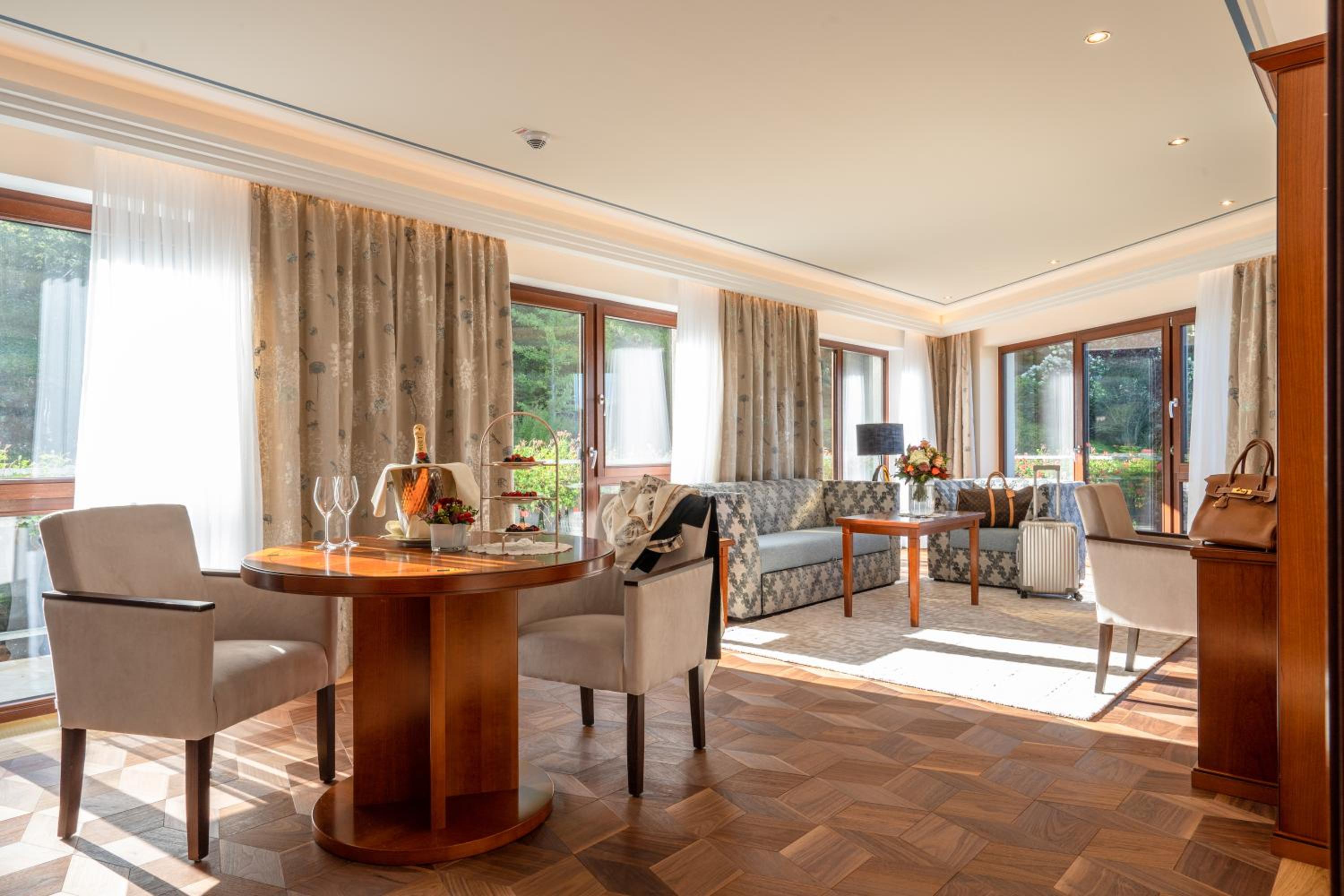 Luxus-Suite mit Talblick photo