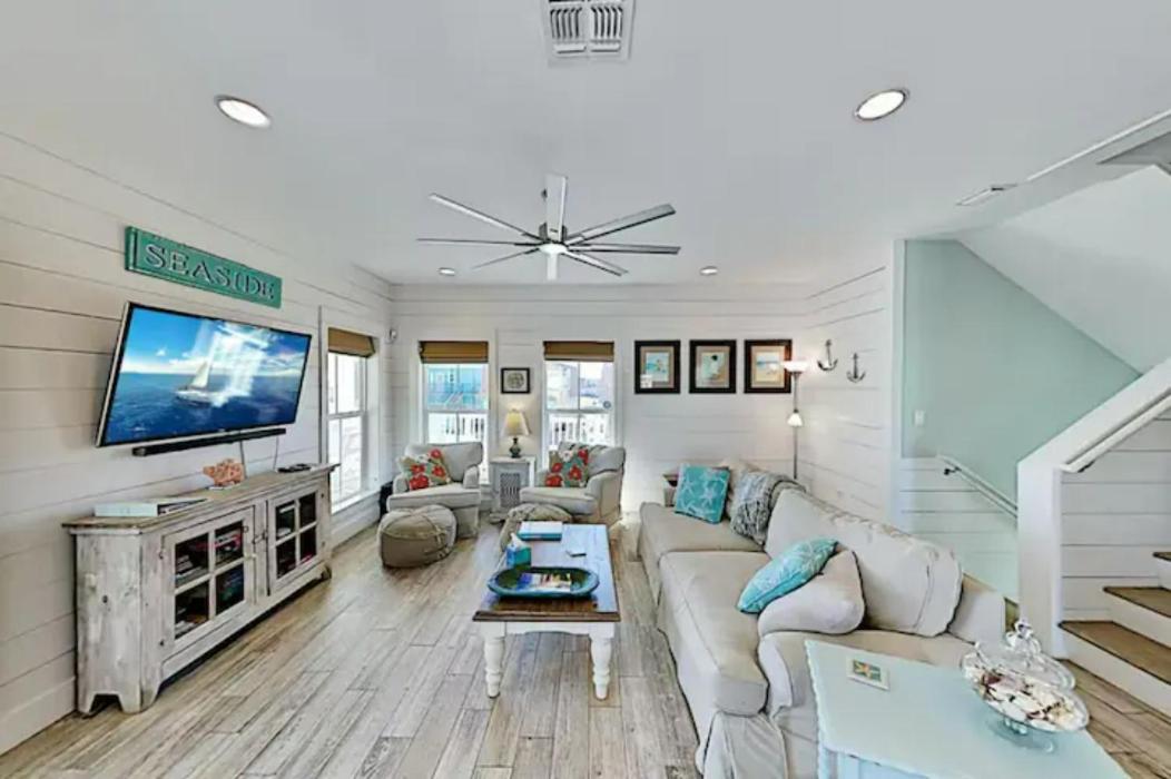 Five-Bedroom House photo 1