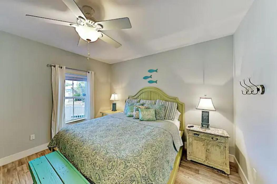 Five-Bedroom House photo 3