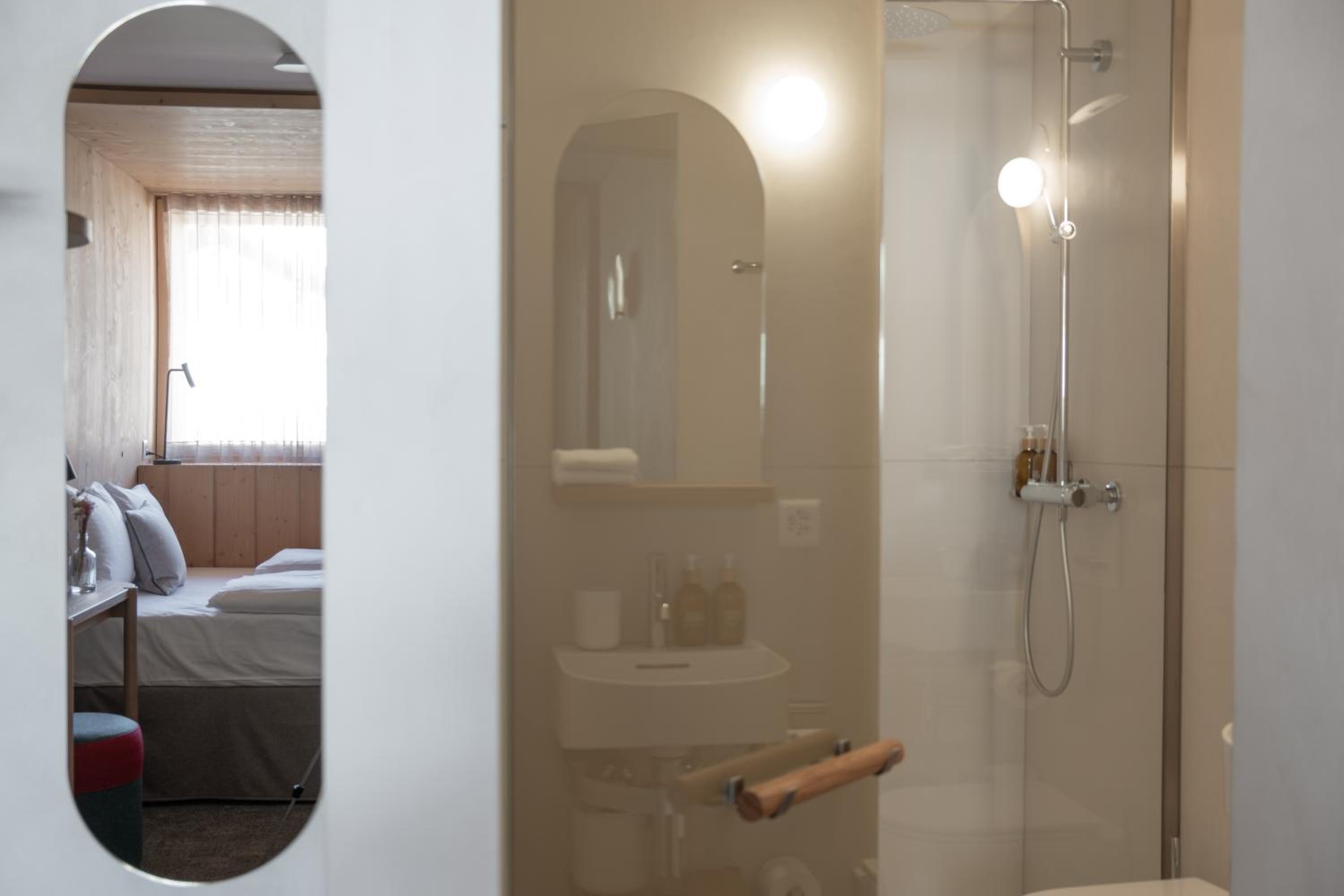 Queen Room - Photo 7