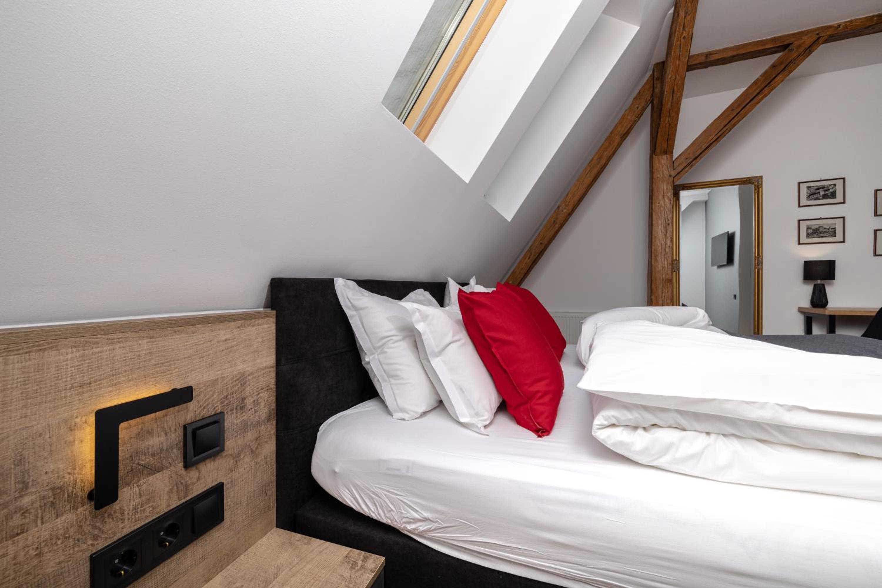Deluxe Room - Photo 4