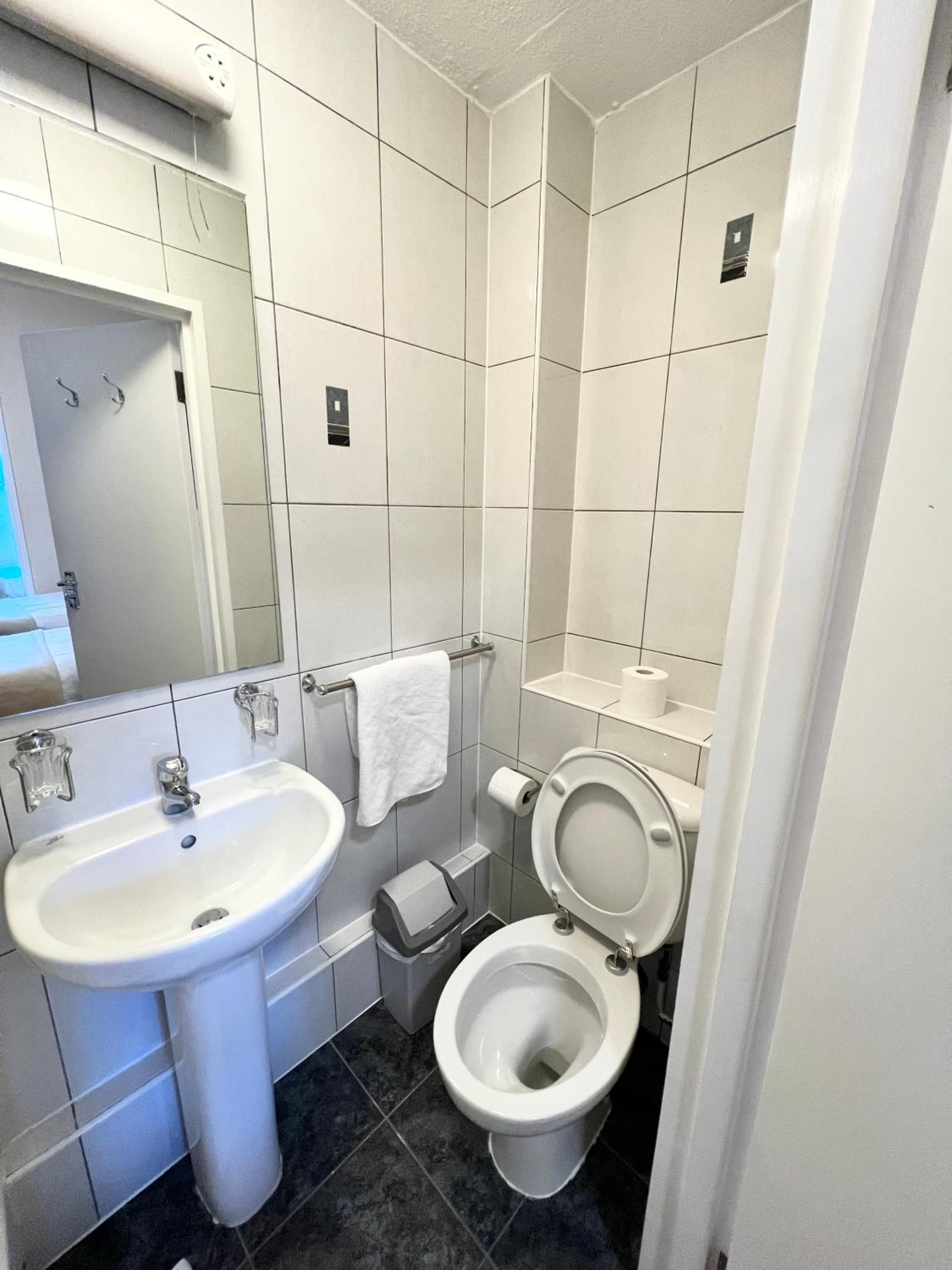 Triple Room with Private Bathroom photo 2