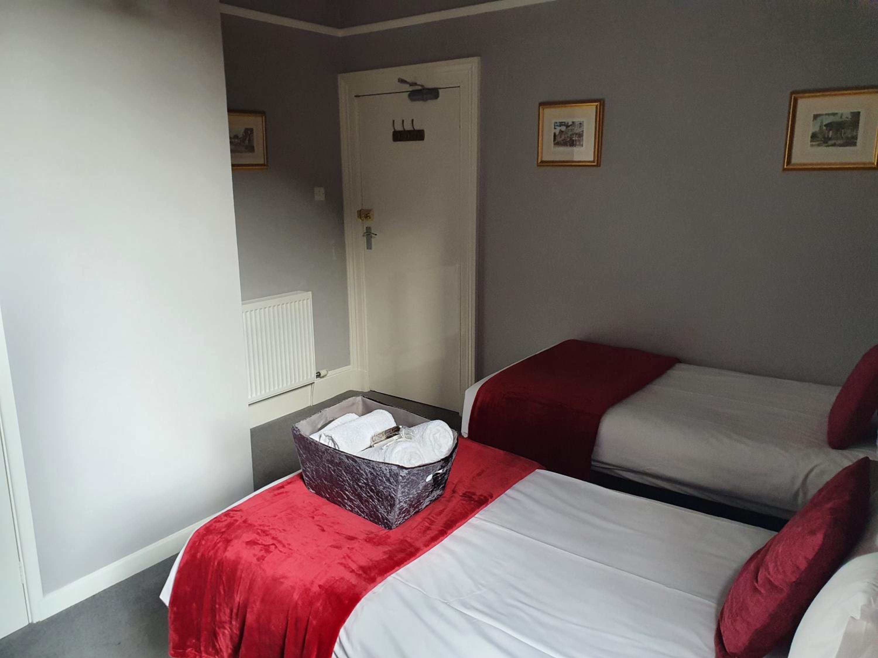 Room 1 - Twin Room - Ground Floor photo 3