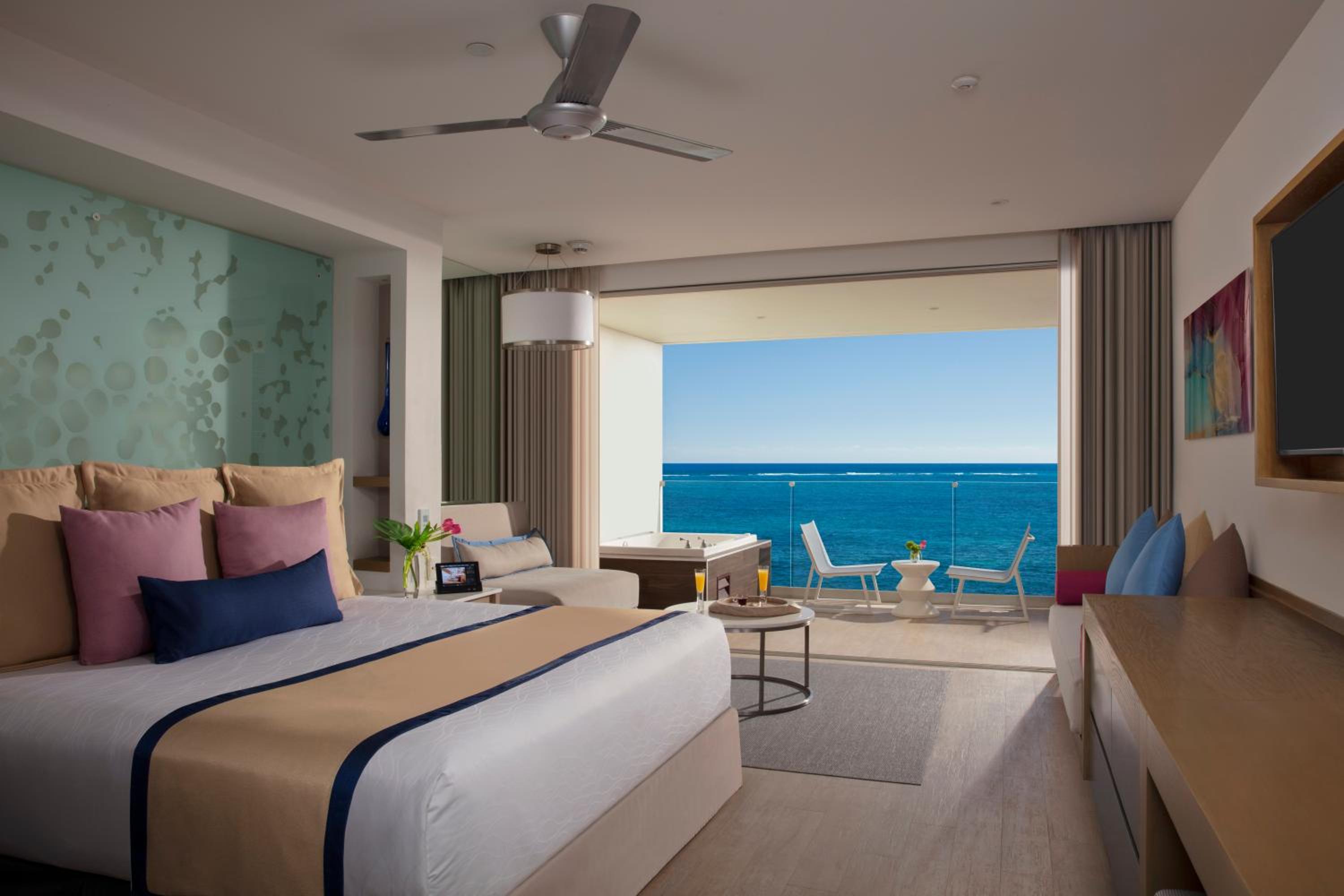 Preferred Club Junior Suite Ocean Front King - Photo 1