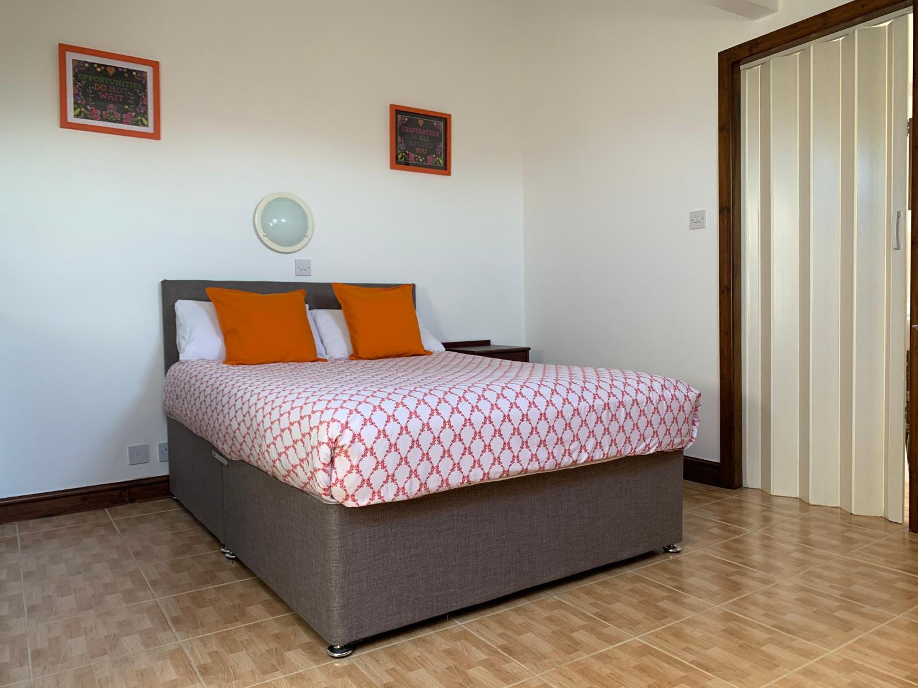 Attic Double/Family Triple En-Suite with Kitchenette  - Photo 6