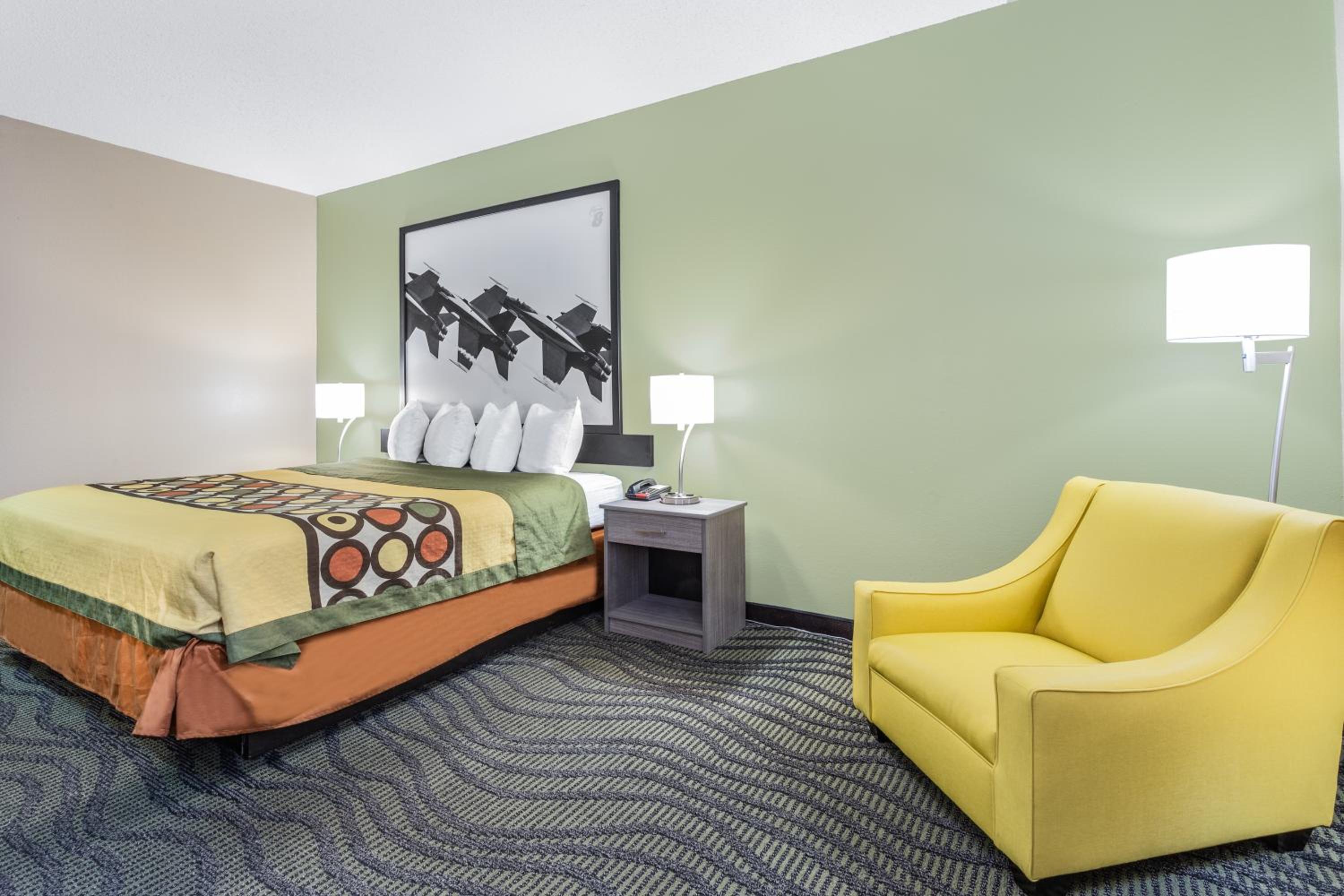 King Room - Non-Smoking - Photo 2