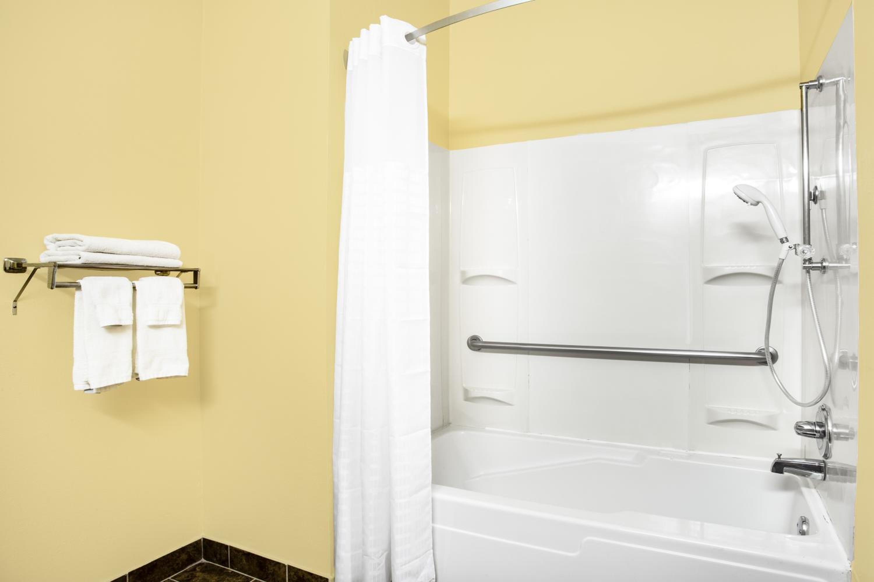 1 Queen Bed, Mobility Accessible Room, Non-Smoking  - Photo 2