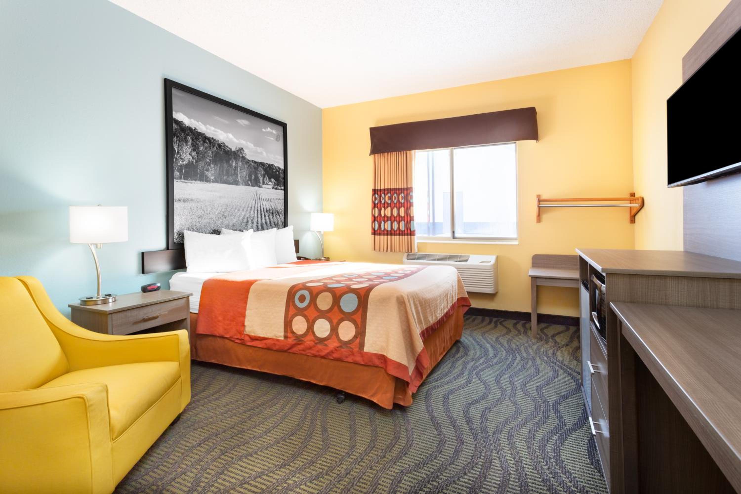 1 Queen Bed, Mobility Accessible Room, Non-Smoking  - Photo 5