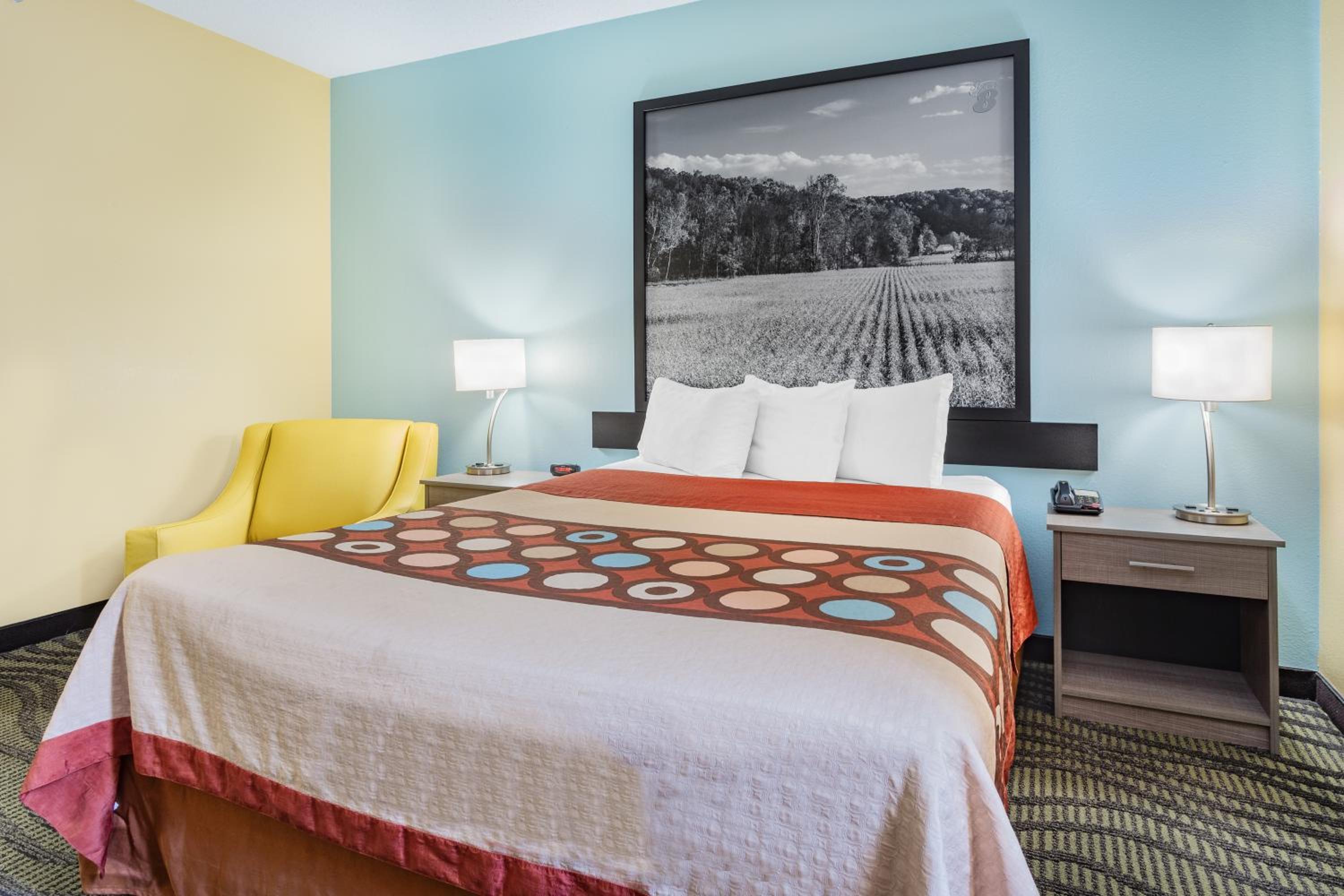 1 Queen Bed, Mobility Accessible Room, Non-Smoking  - Photo 1