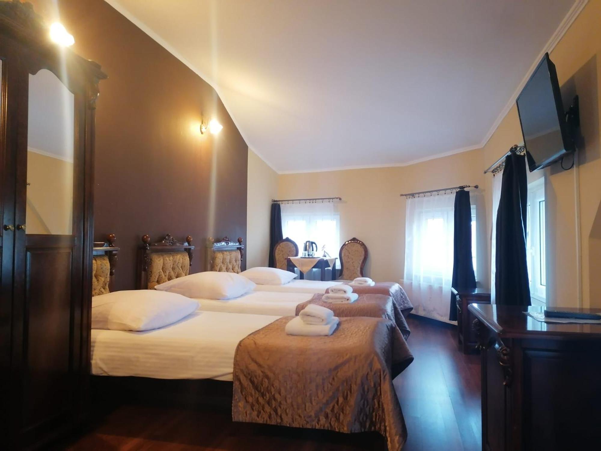 Economy Quadruple Room - Photo 1