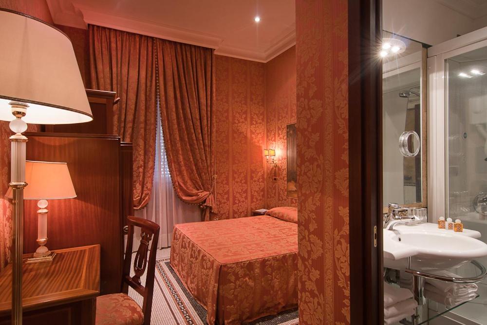 Standard Double or Twin Room photo 2