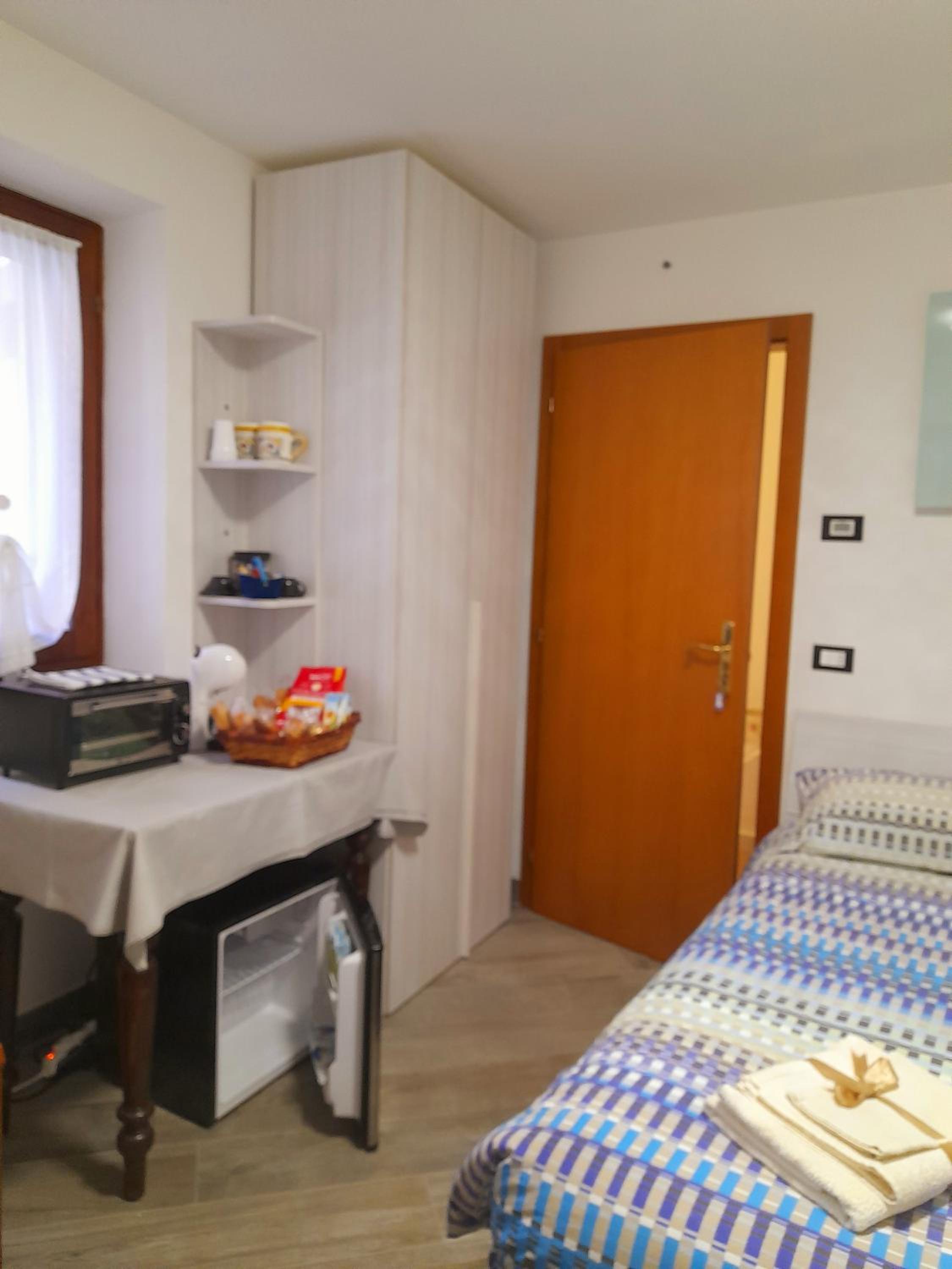 Economy Double Room with Private Bathroom - Photo 6