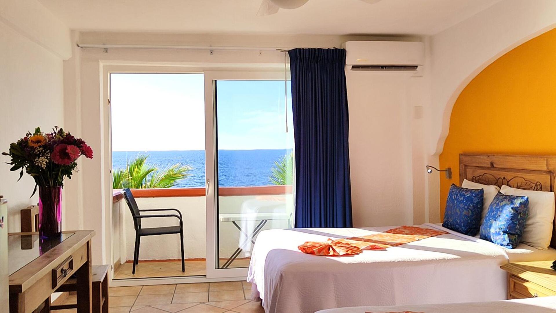 Double Room with Two Double Beds and Ocean View - Photo 24